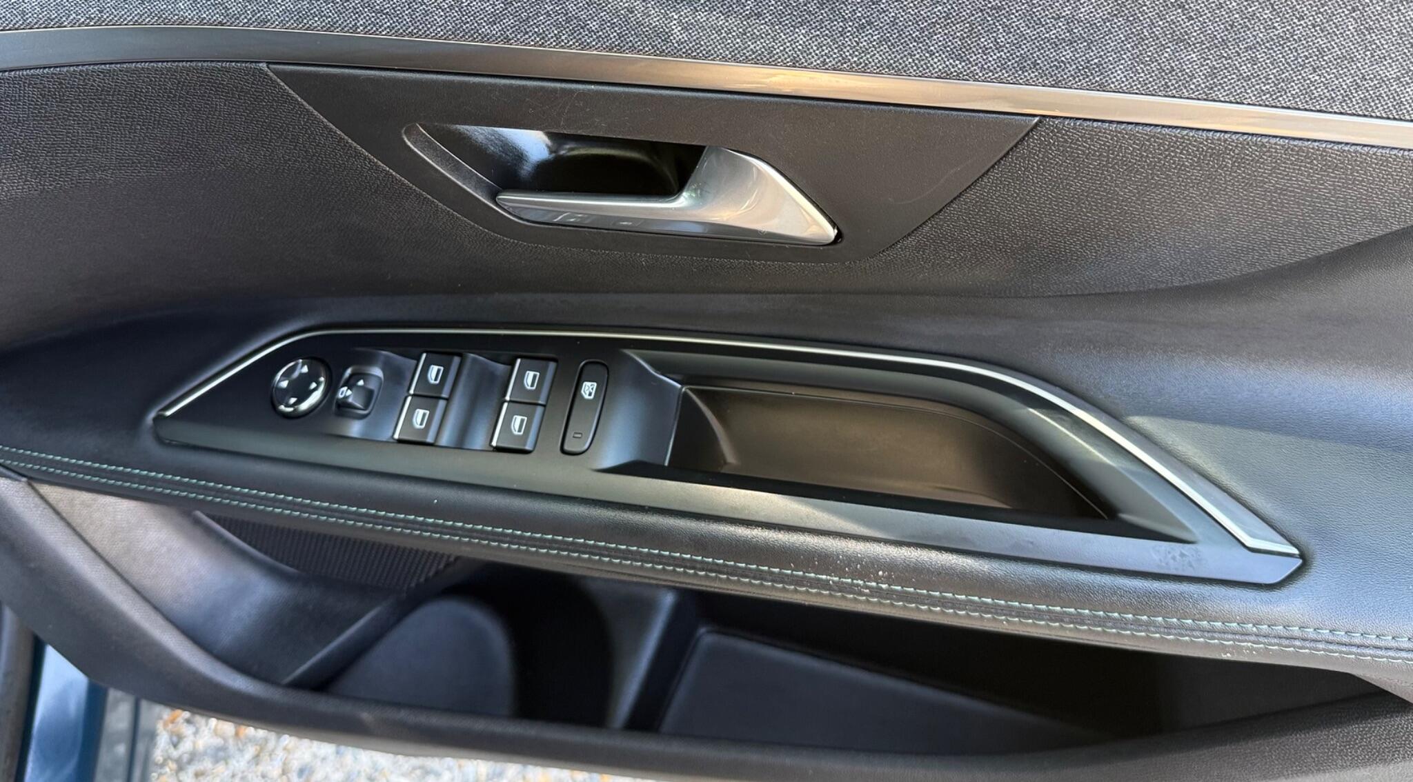 Peugeot 5008 view 17