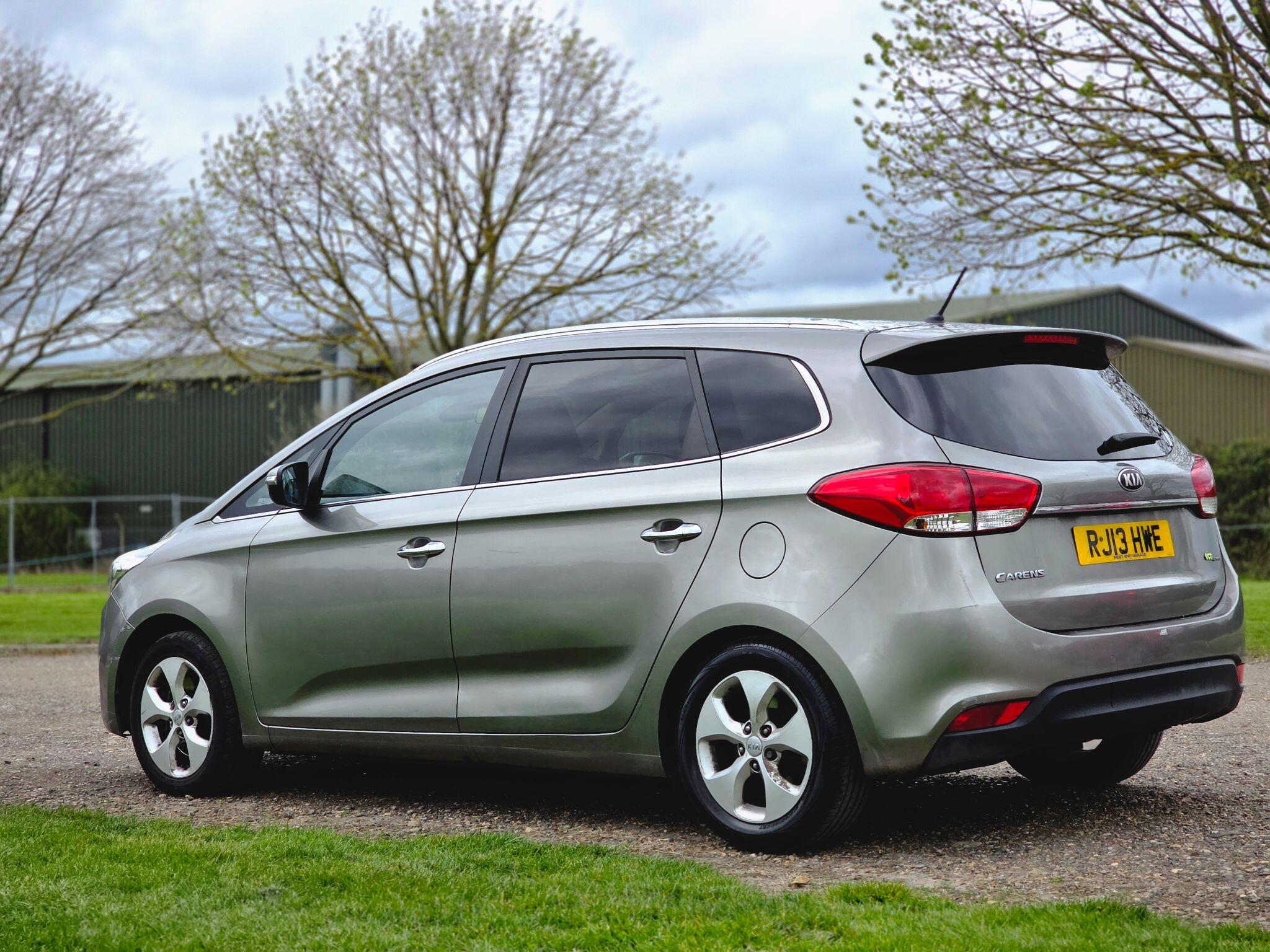 Kia Carens view 11