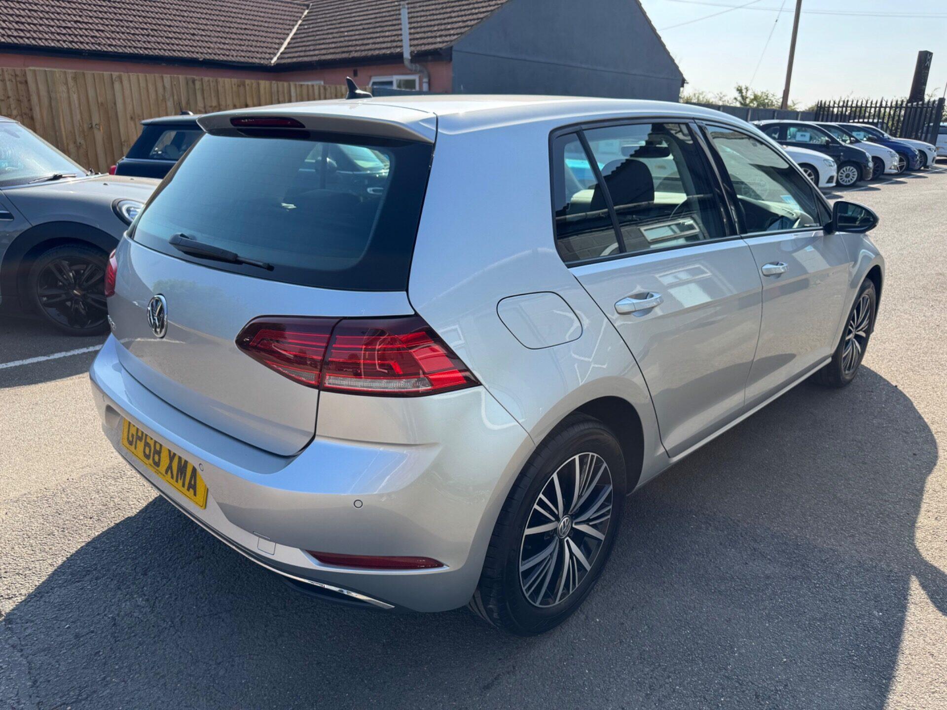 Volkswagen Golf view 3