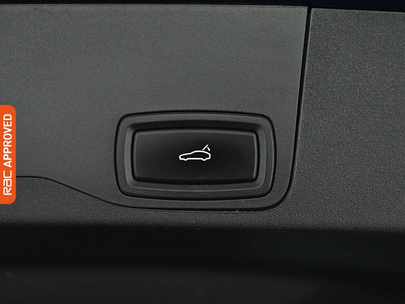 Porsche Taycan view 37