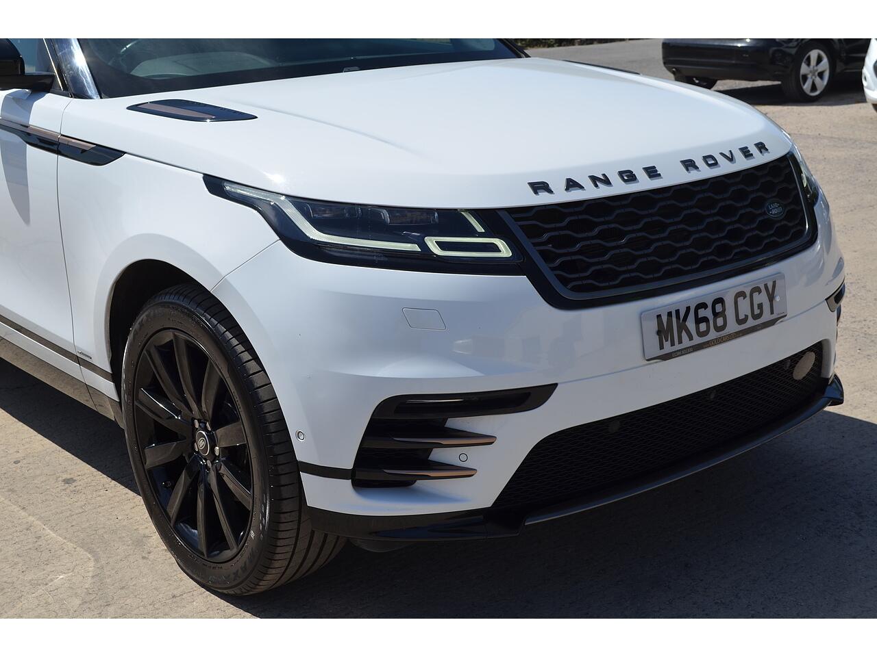 Land Rover Range Rover Velar view 39
