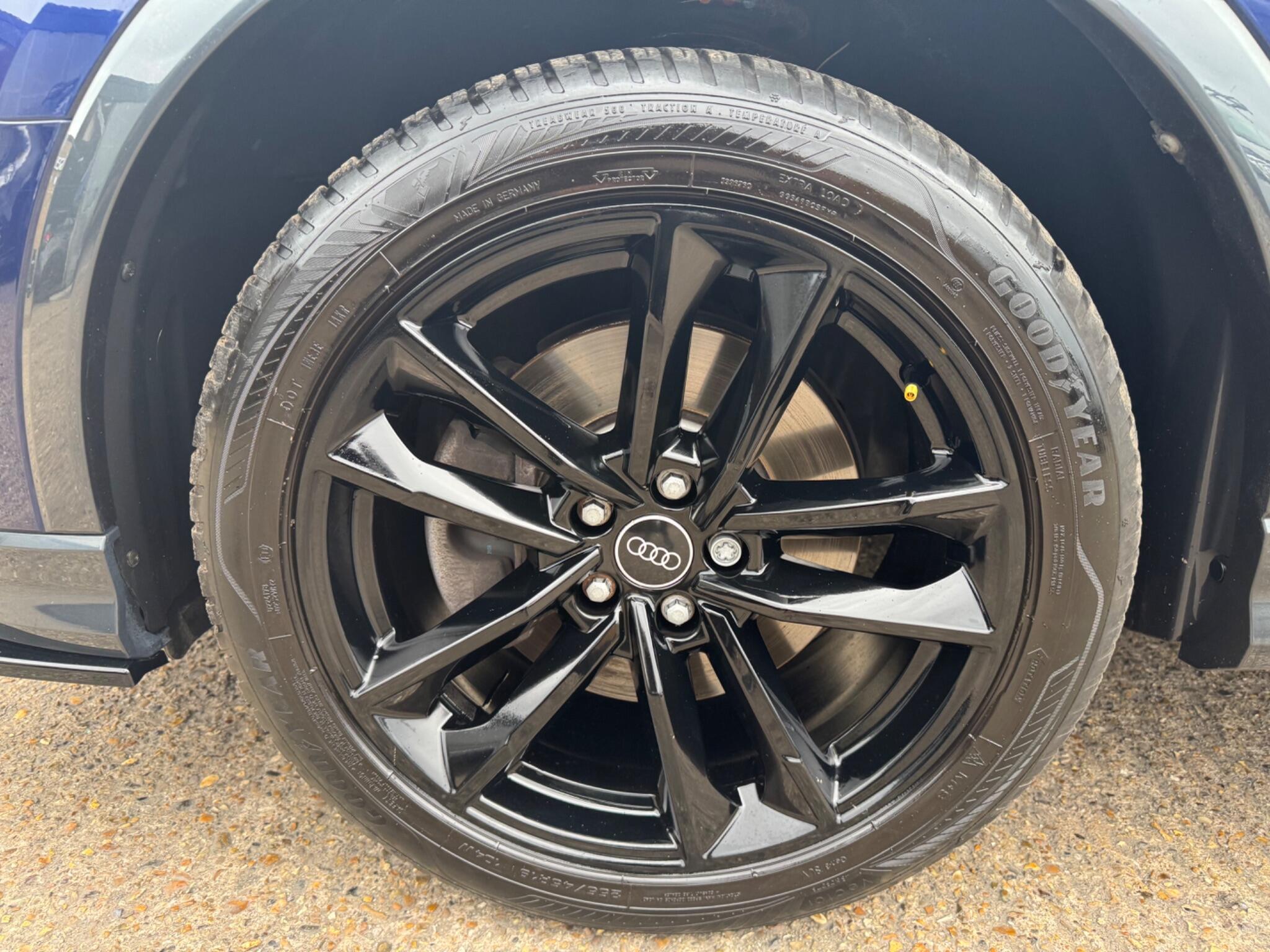 Audi Q3 view 39