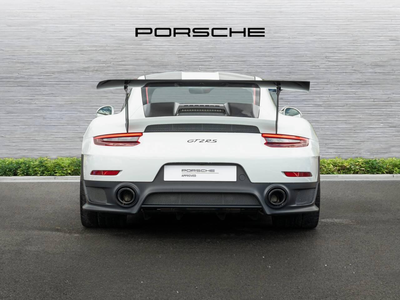 Porsche 911 view 6
