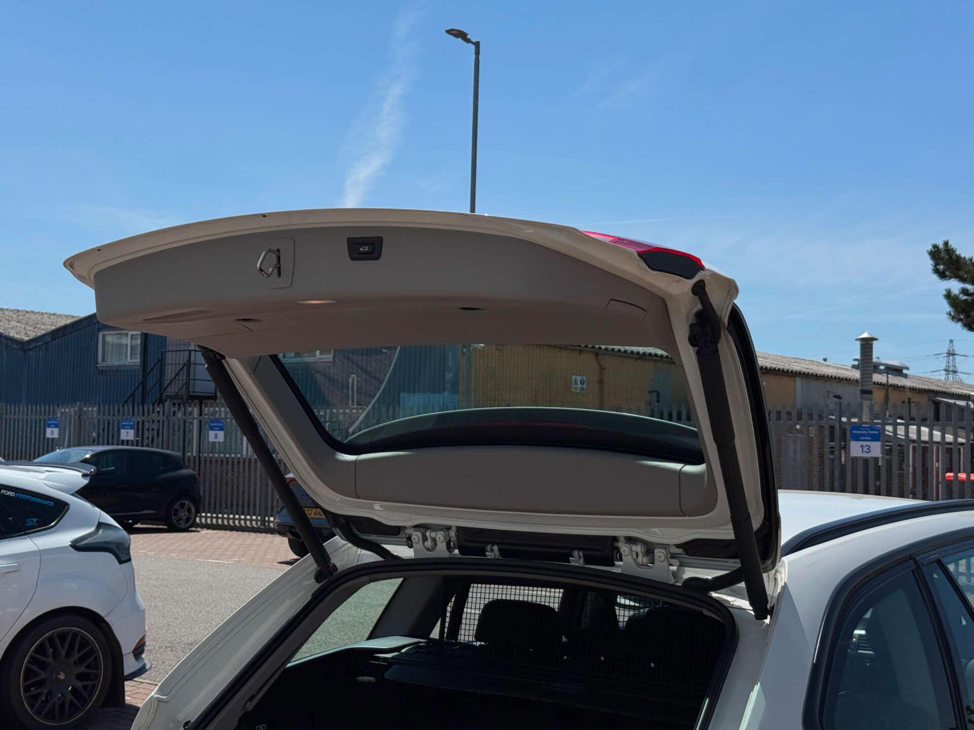BMW 3 Series view 35
