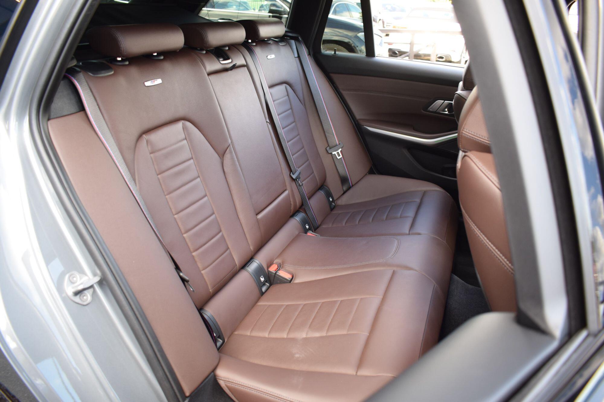 BMW 3 Series view 22