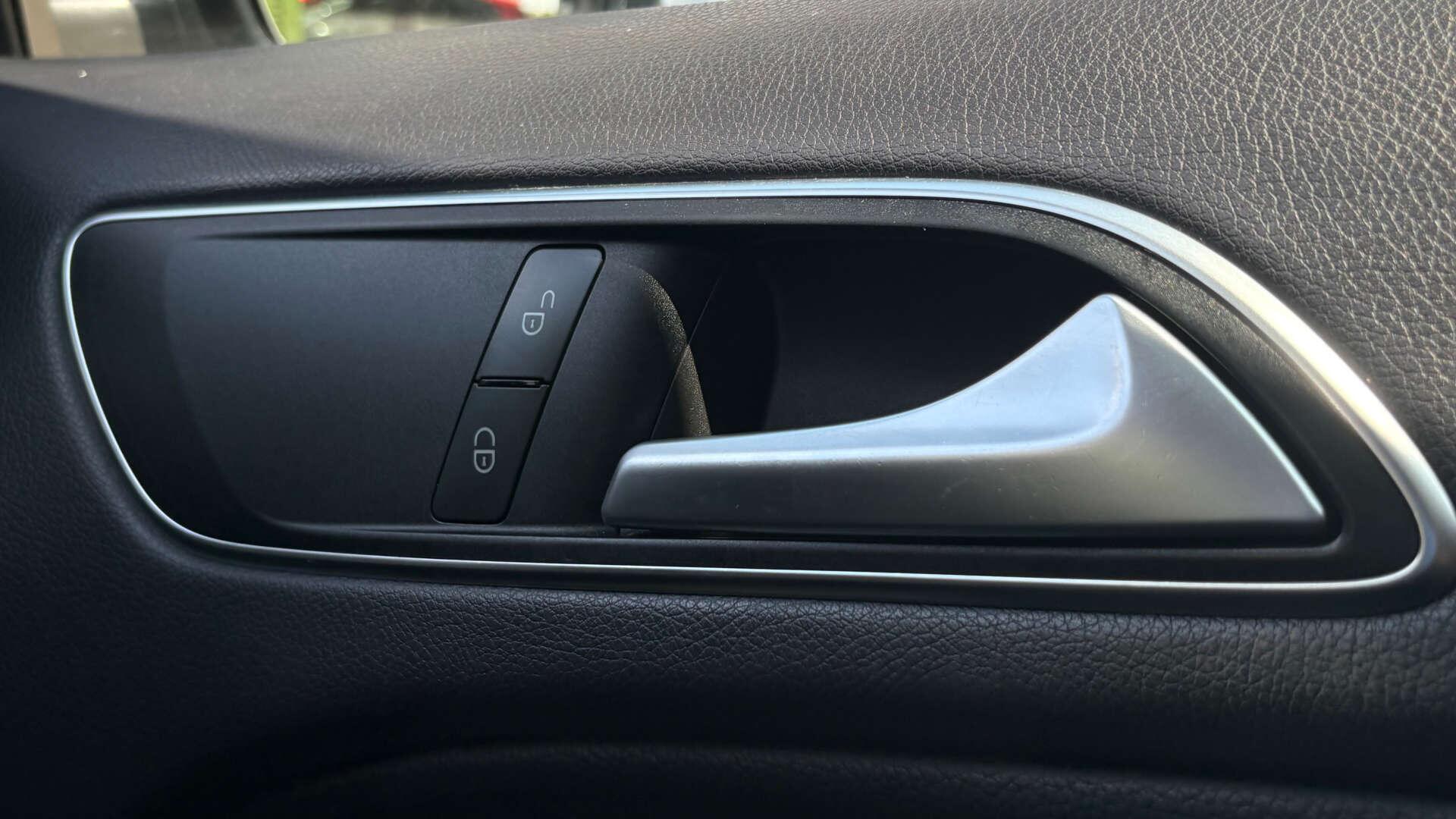 Mercedes-Benz B-Class view 24