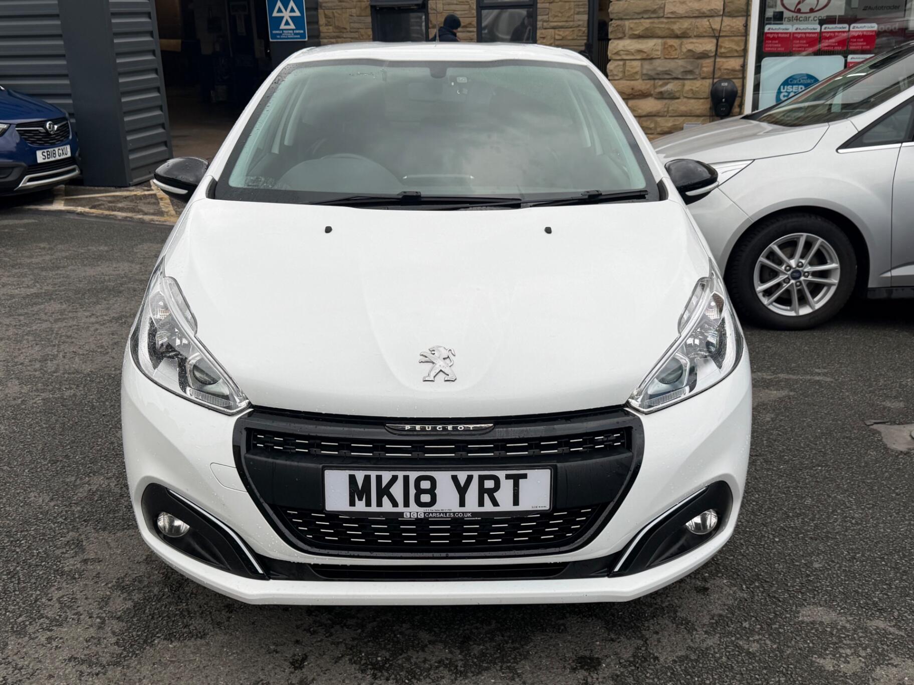 Peugeot 208 view 3