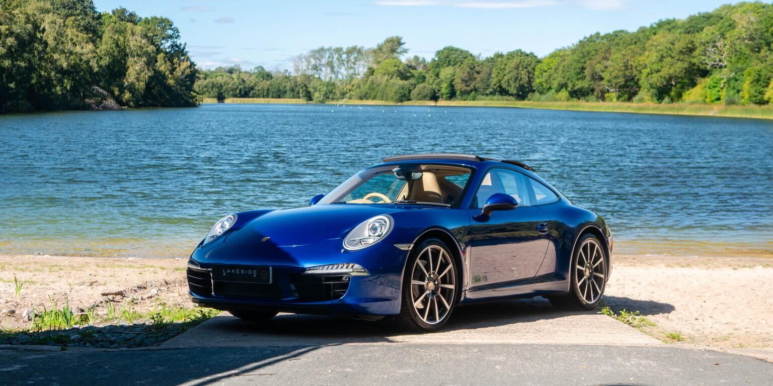 Porsche 911 view 3