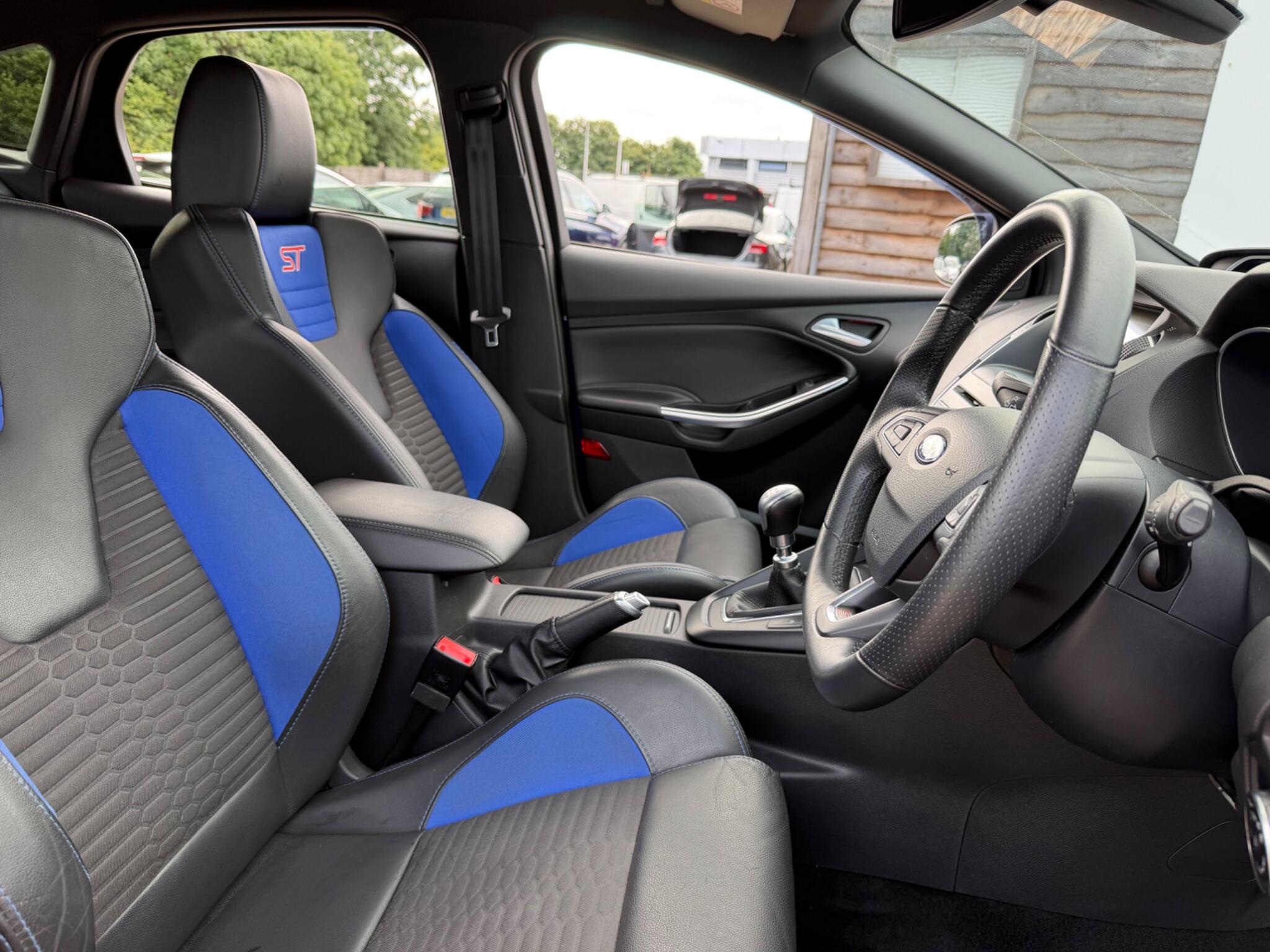 Ford Focus view 19