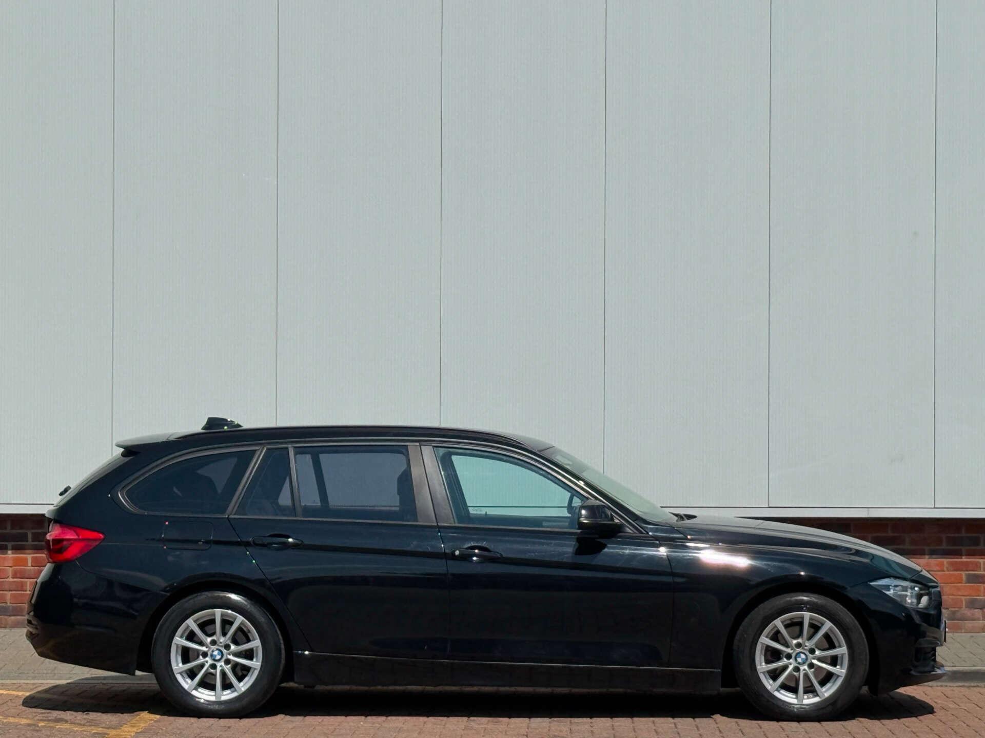 BMW 3 Series view 5