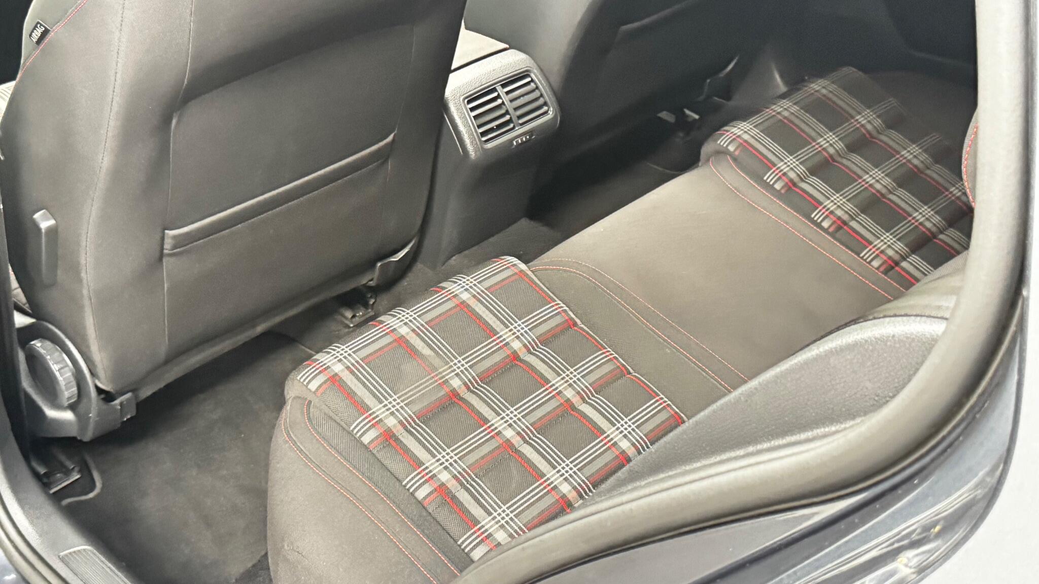 Volkswagen Golf view 32
