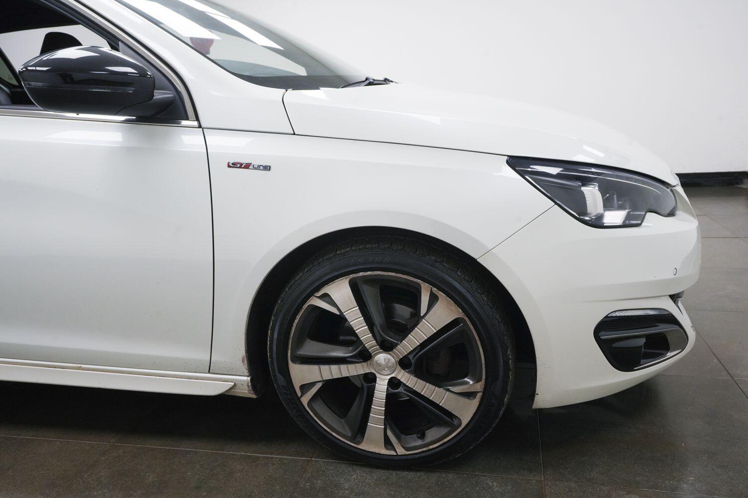 Peugeot 308 view 4