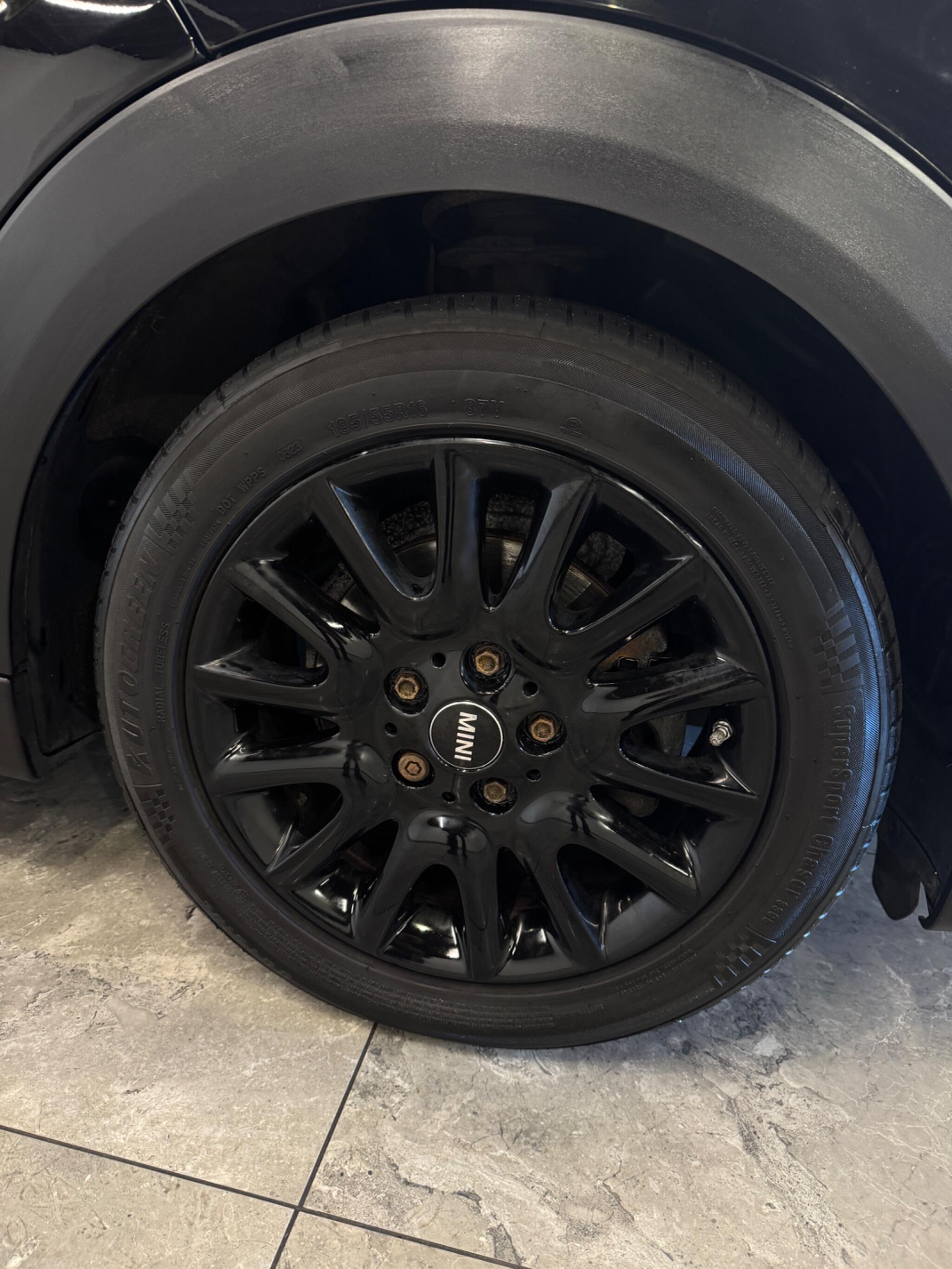 Mini Hatch view 23