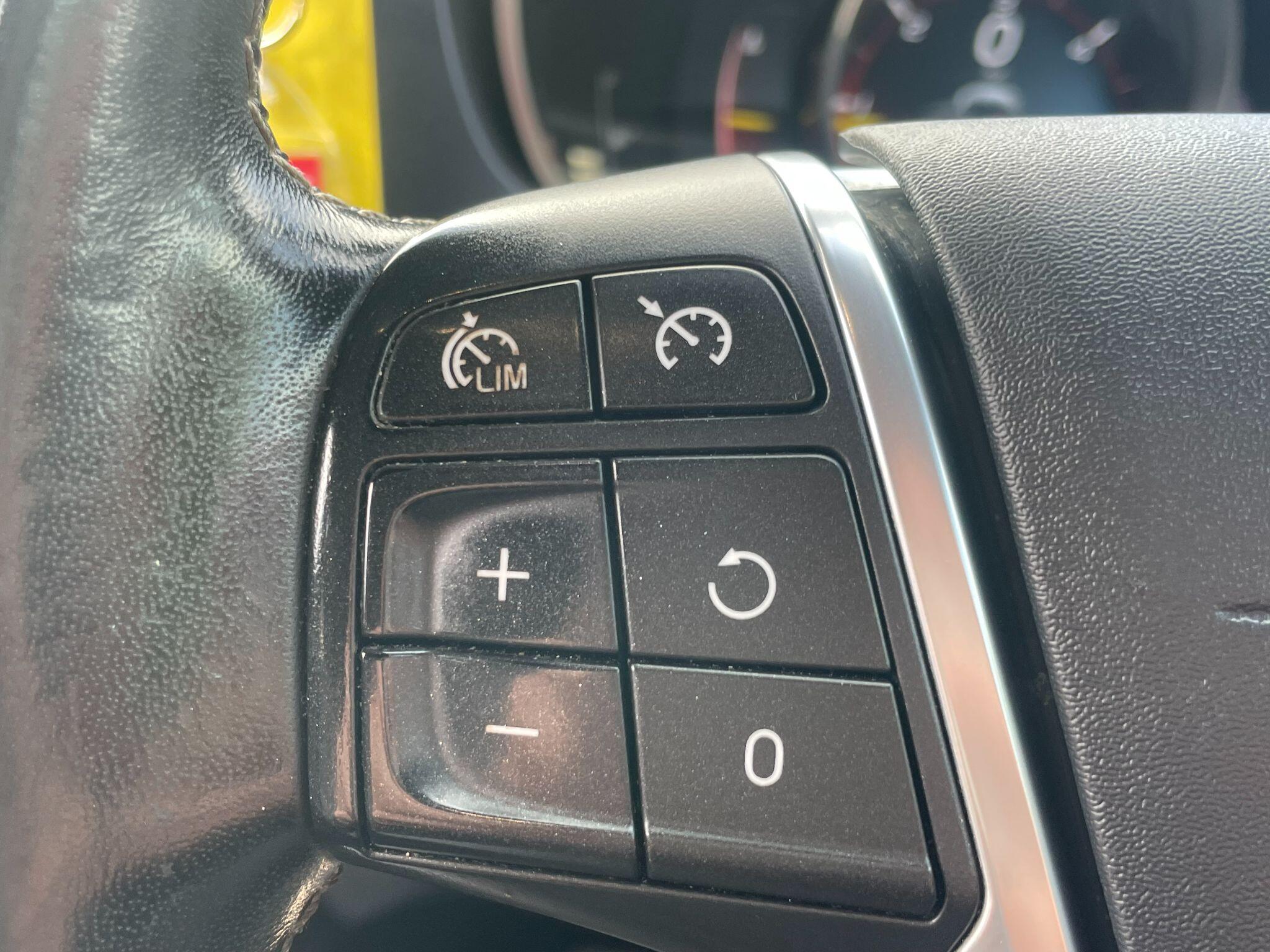 Volvo V40 view 34