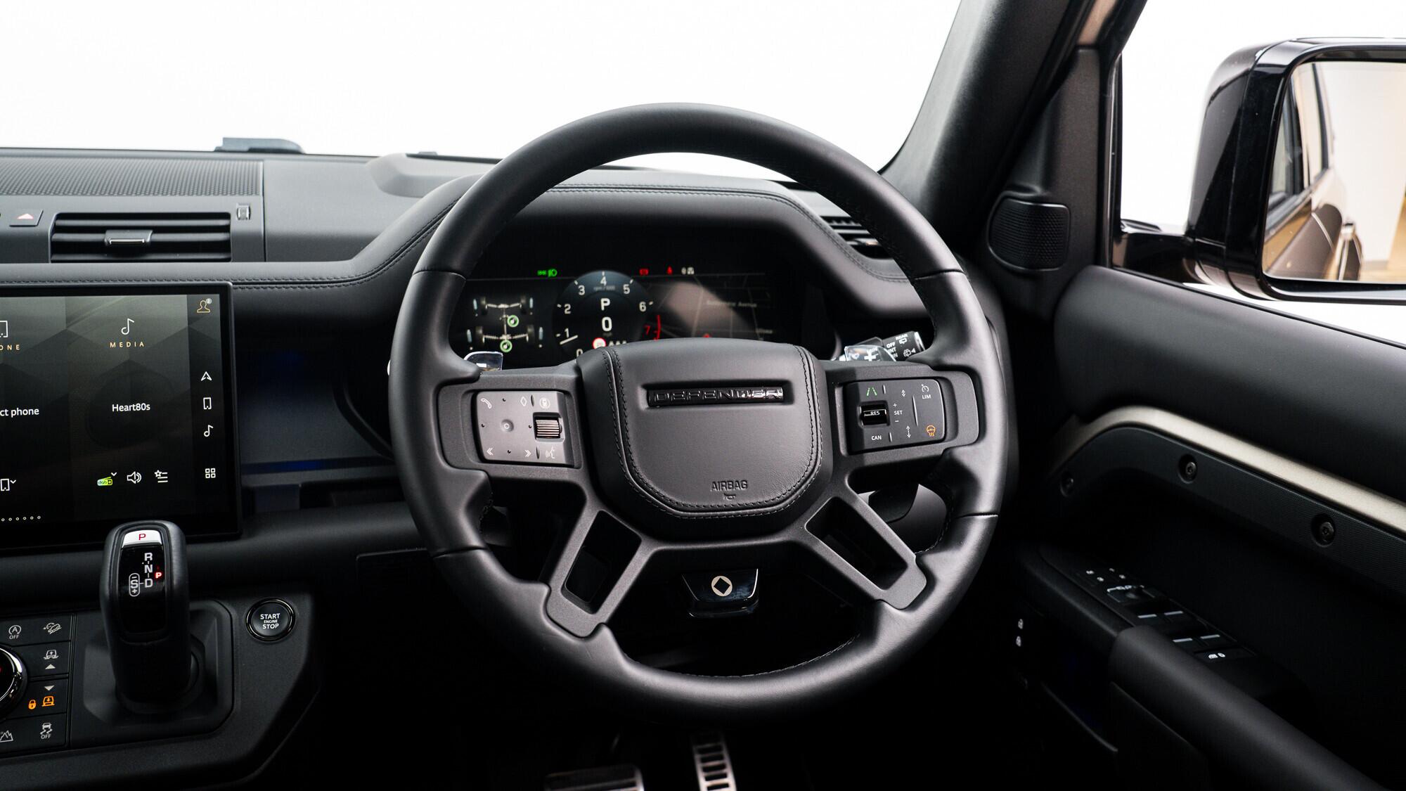 Land Rover Defender 110 view 23