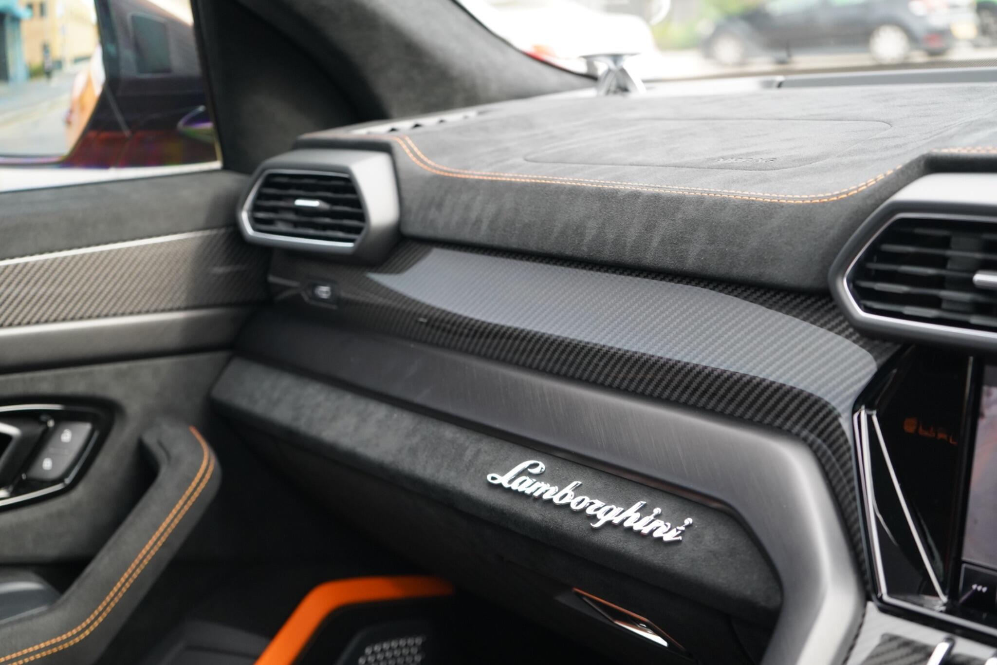 Lamborghini Urus view 33