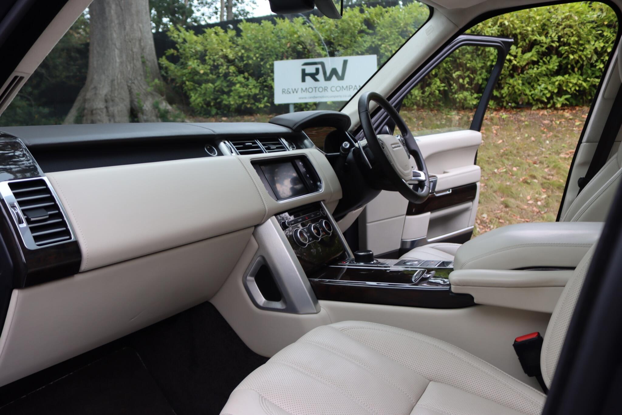 Land Rover Range Rover view 6
