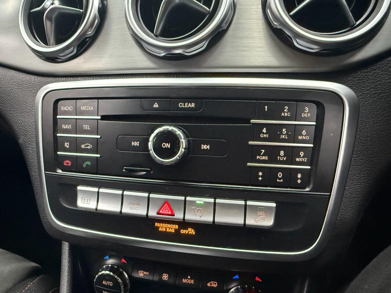 Mercedes-Benz Gla view 21