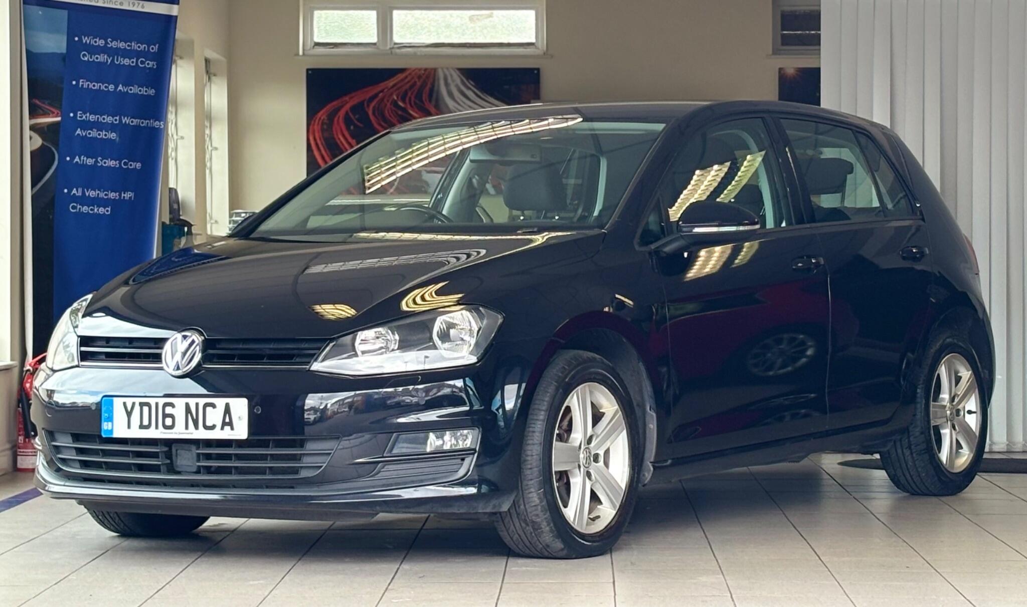 Volkswagen Golf view 3