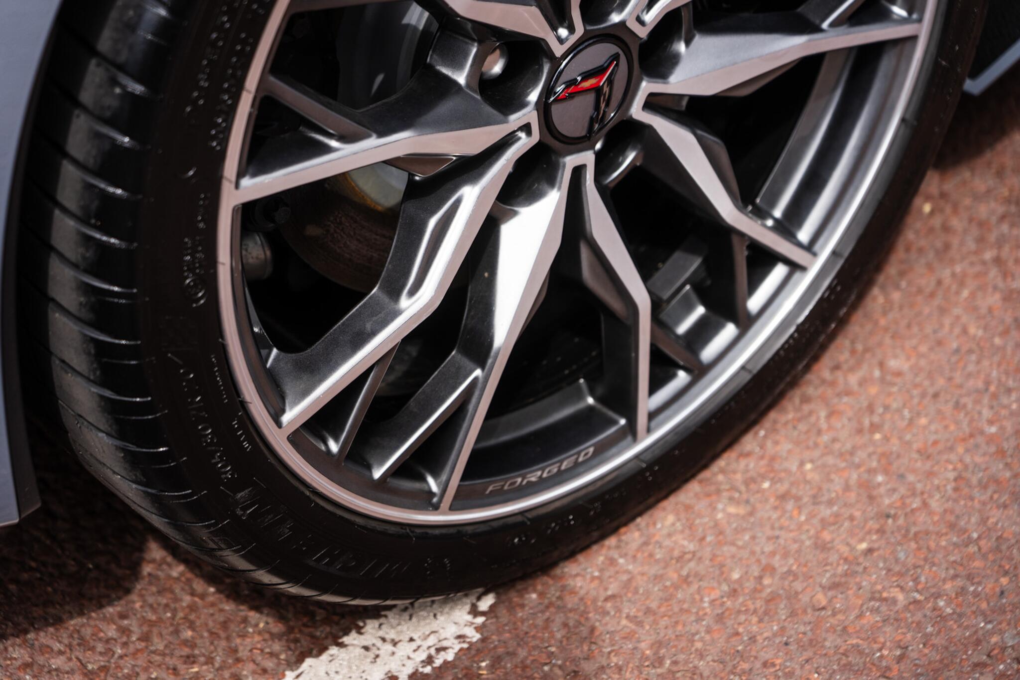 Chevrolet Corvette Stingray view 11