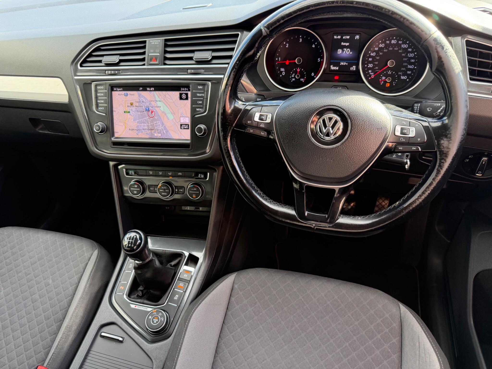 Volkswagen Tiguan view 2