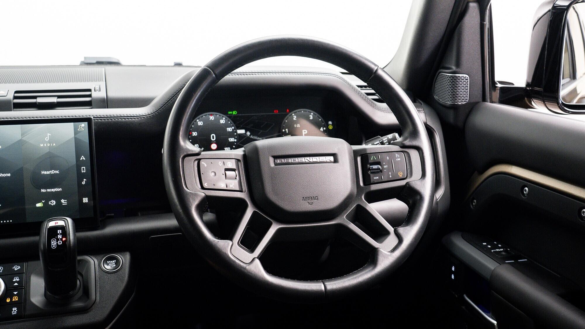 Land Rover Defender view 30