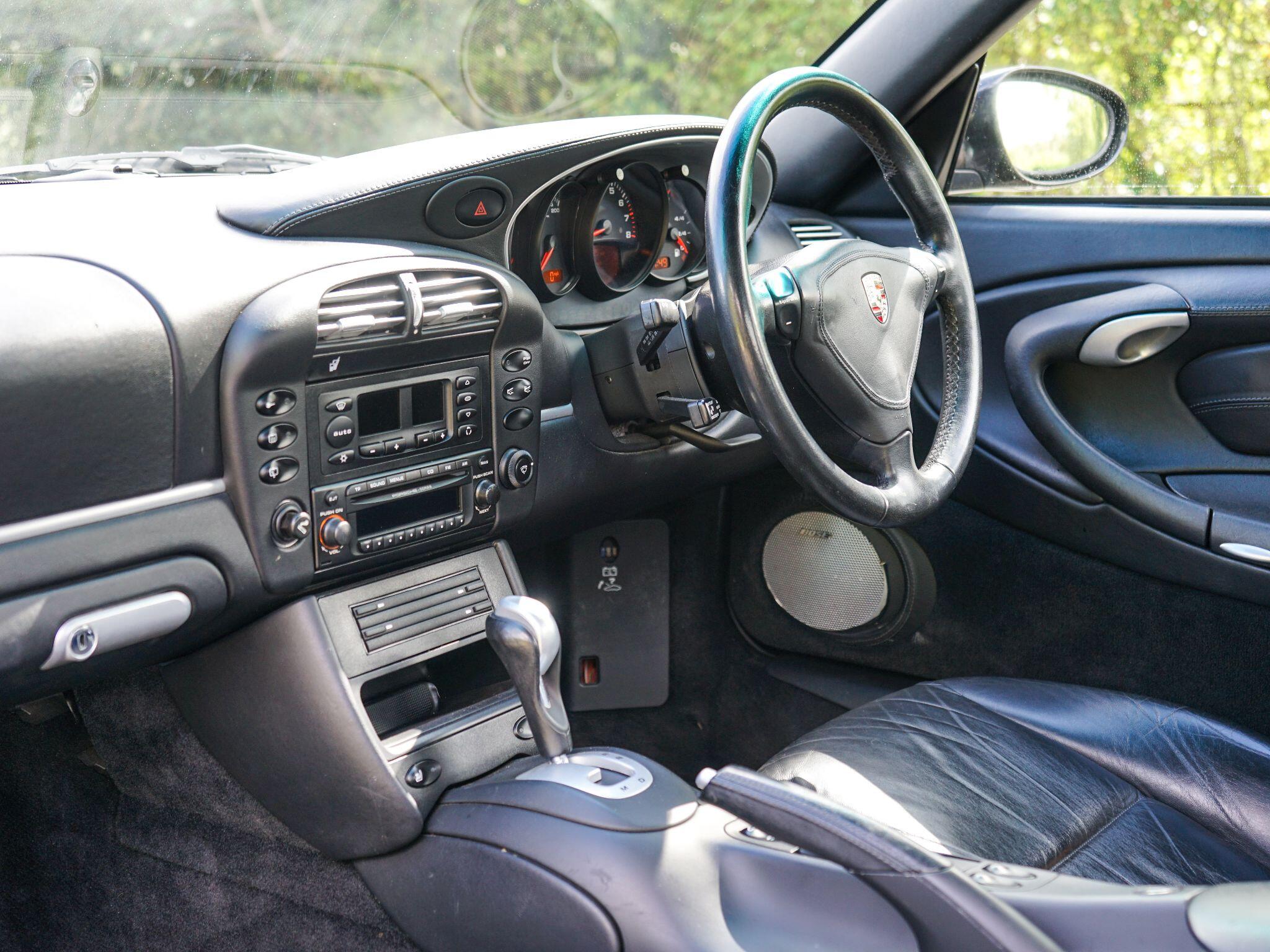 Porsche 911 view 15