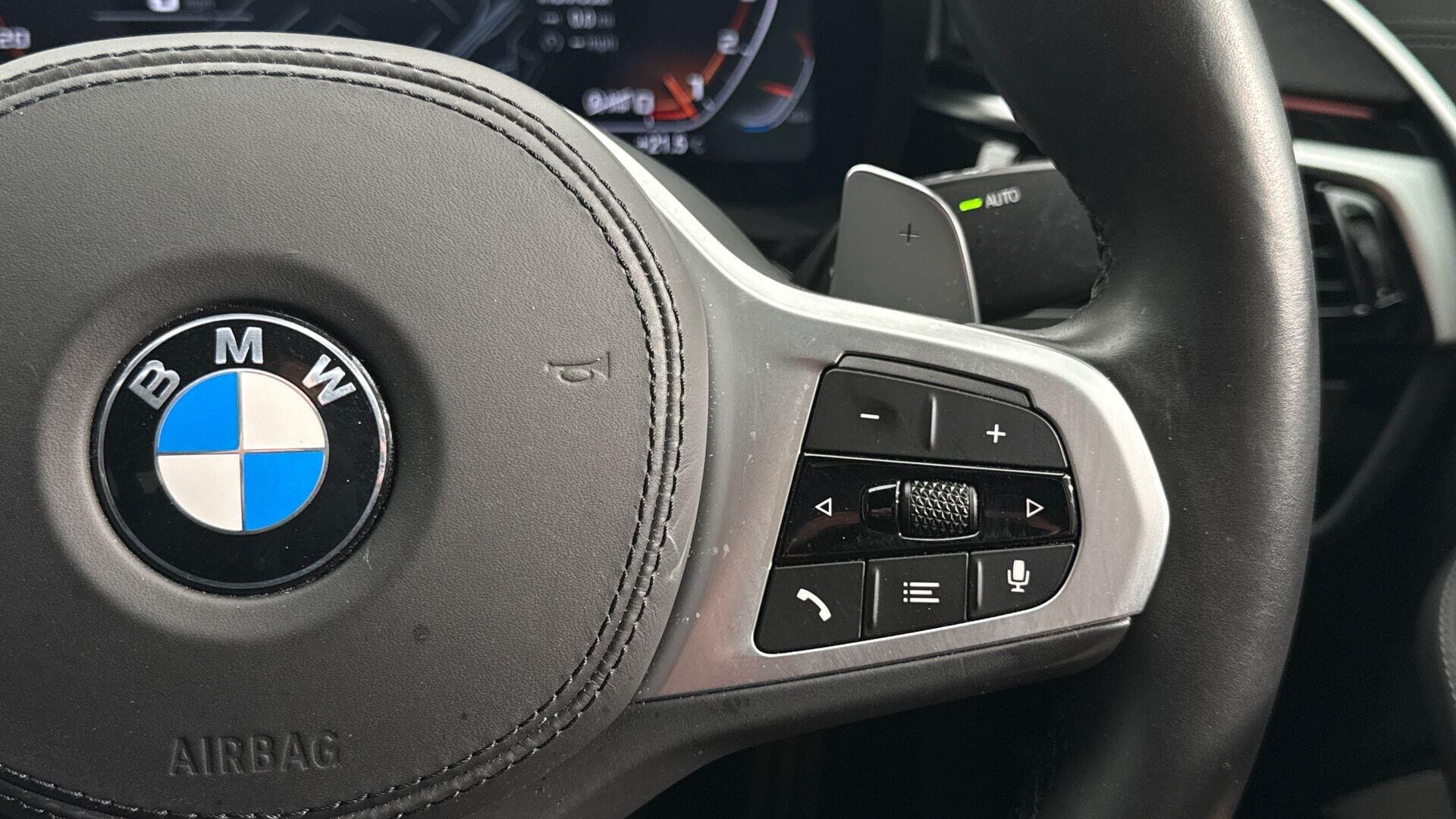 BMW 5 Series view 19