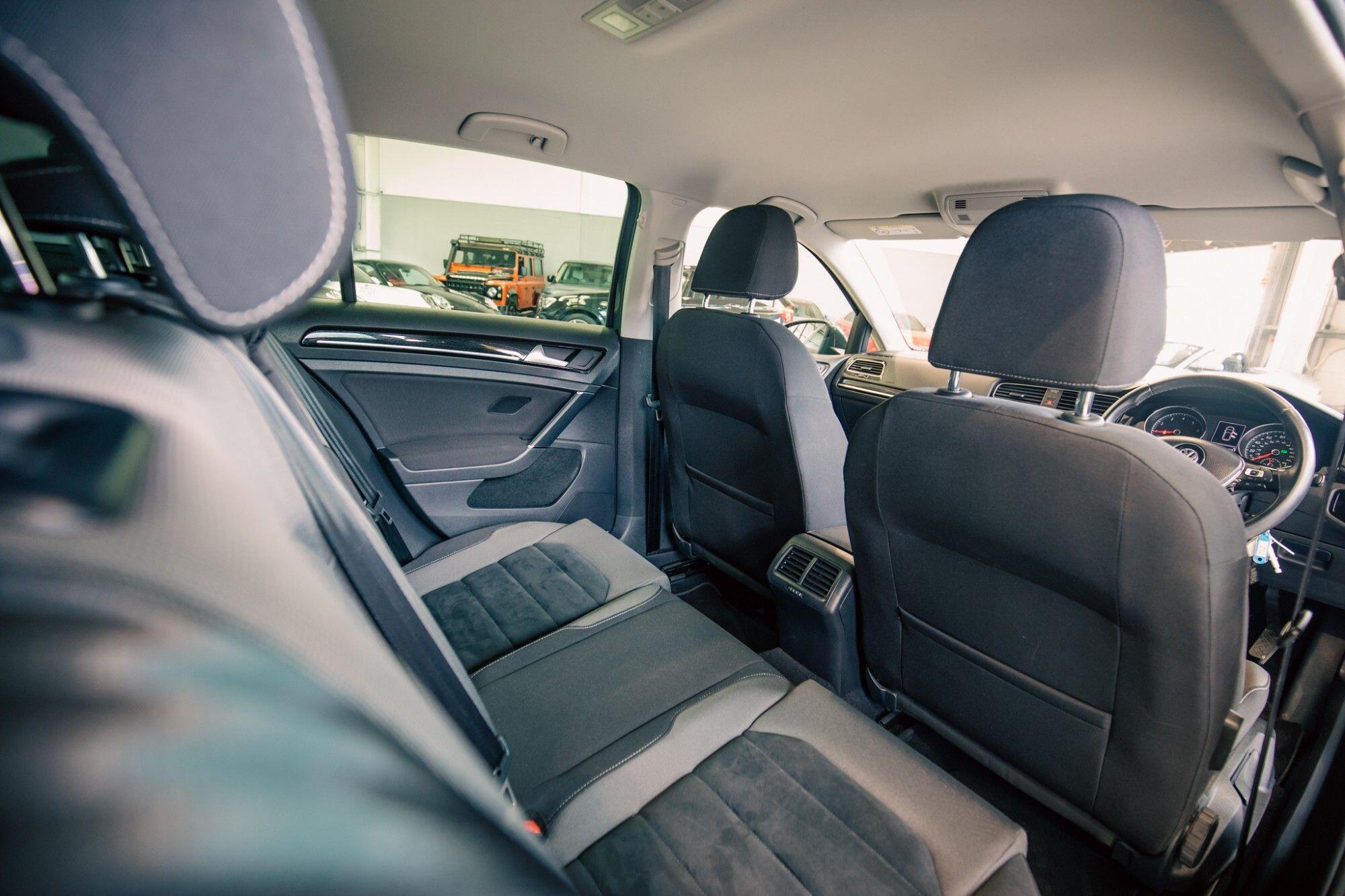 Volkswagen Golf view 8