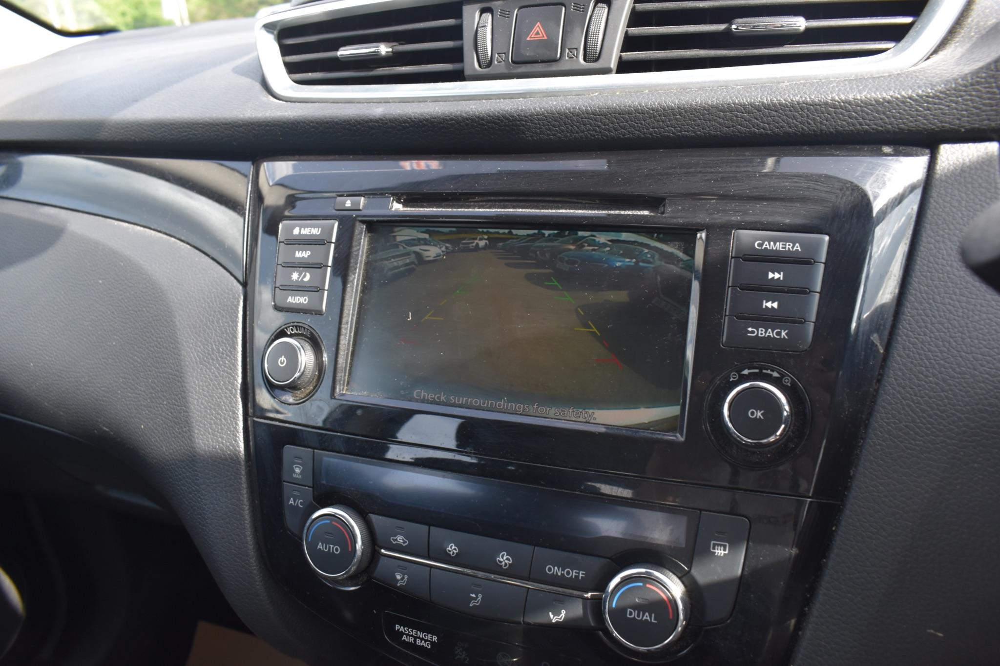 Qashqai - 1.3 DIG-T Acenta Premium Euro 6 (s/s) 5dr - Image 9