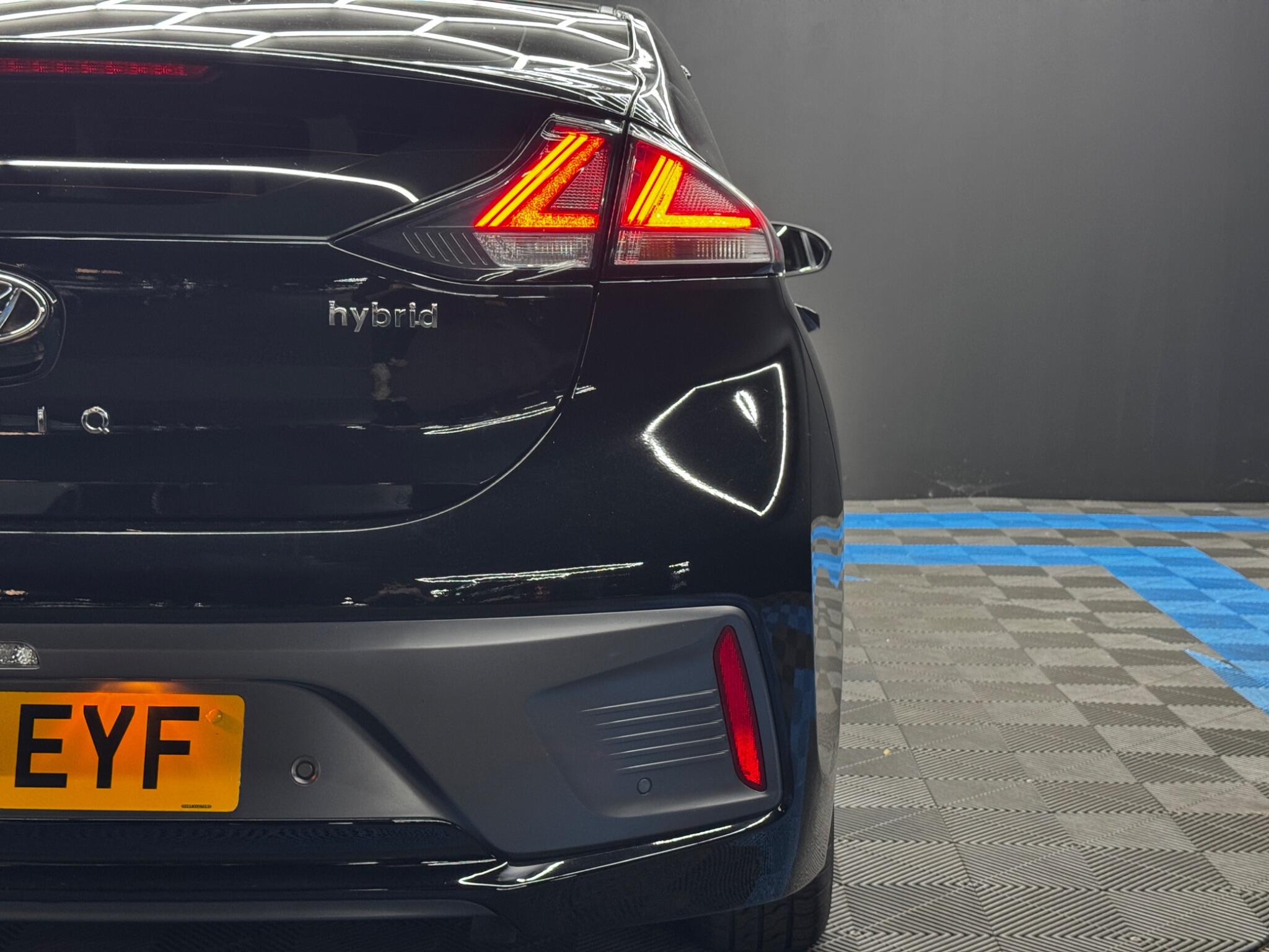 Hyundai Ioniq view 40