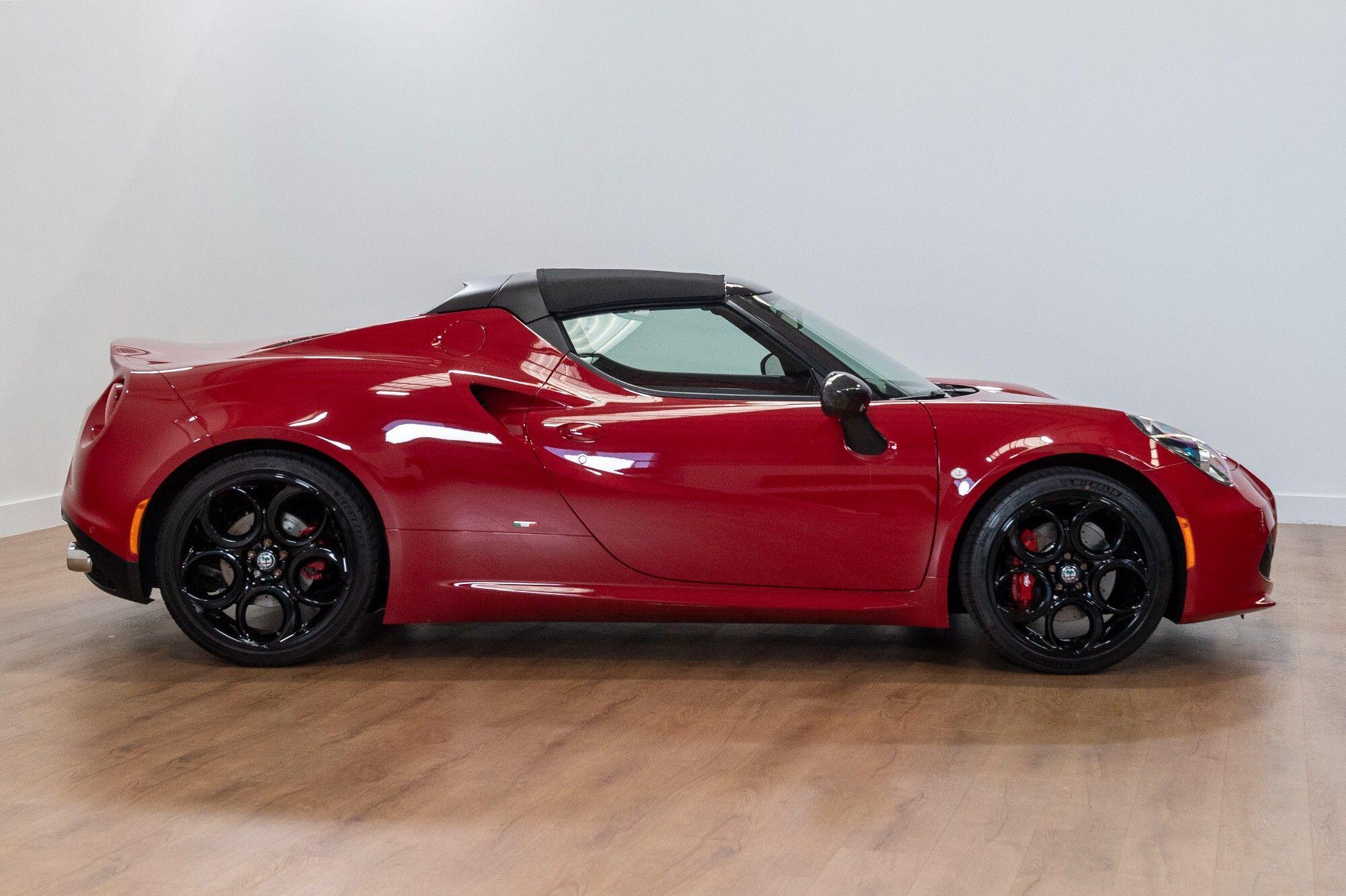 Alfa Romeo 4C view 4
