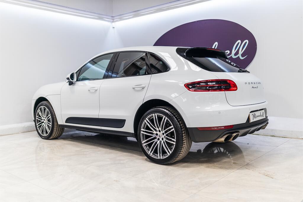 Porsche Macan view 4
