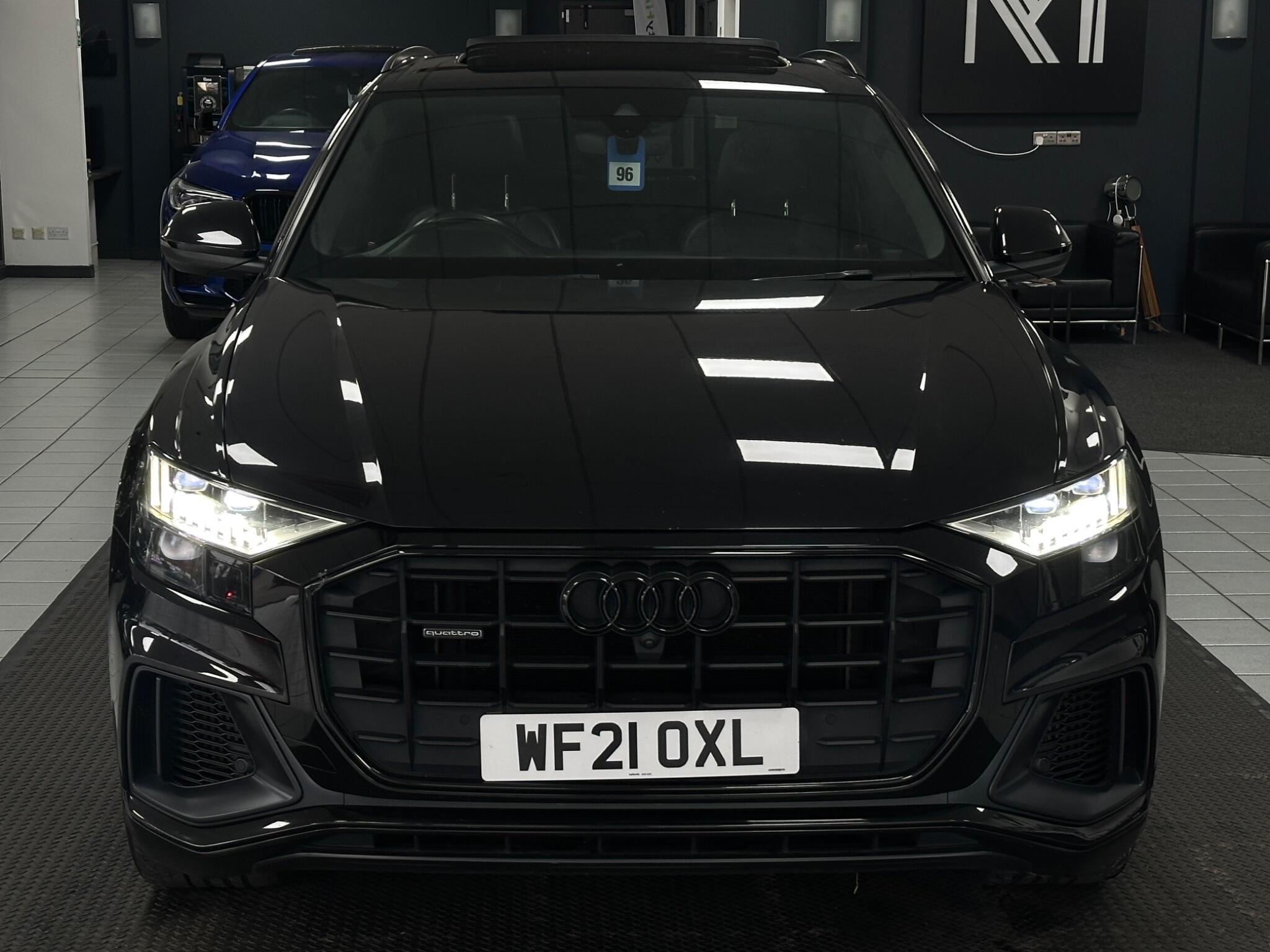 Audi Q8 view 5