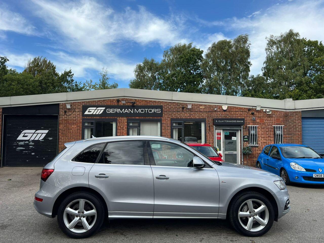 Audi Q5 view 12