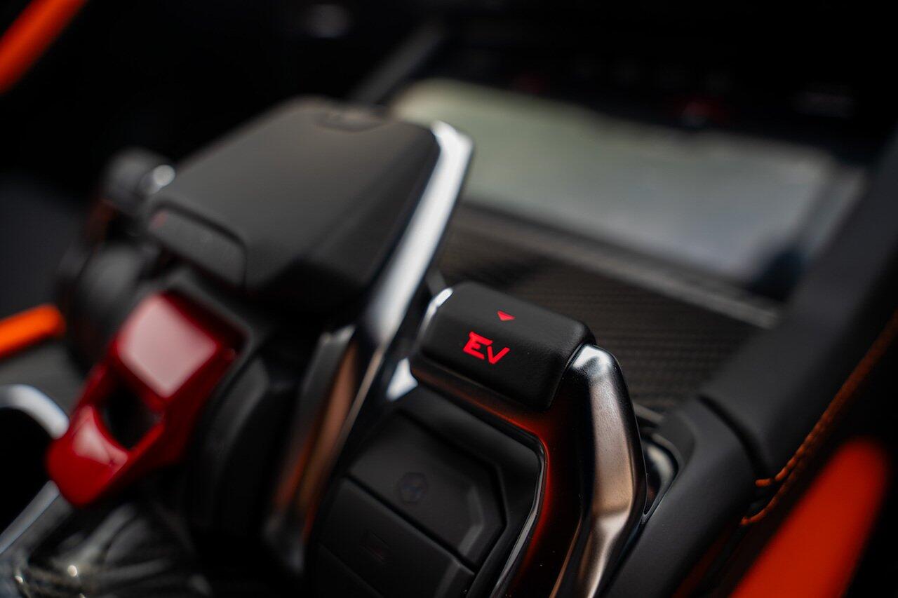 Lamborghini Urus view 59