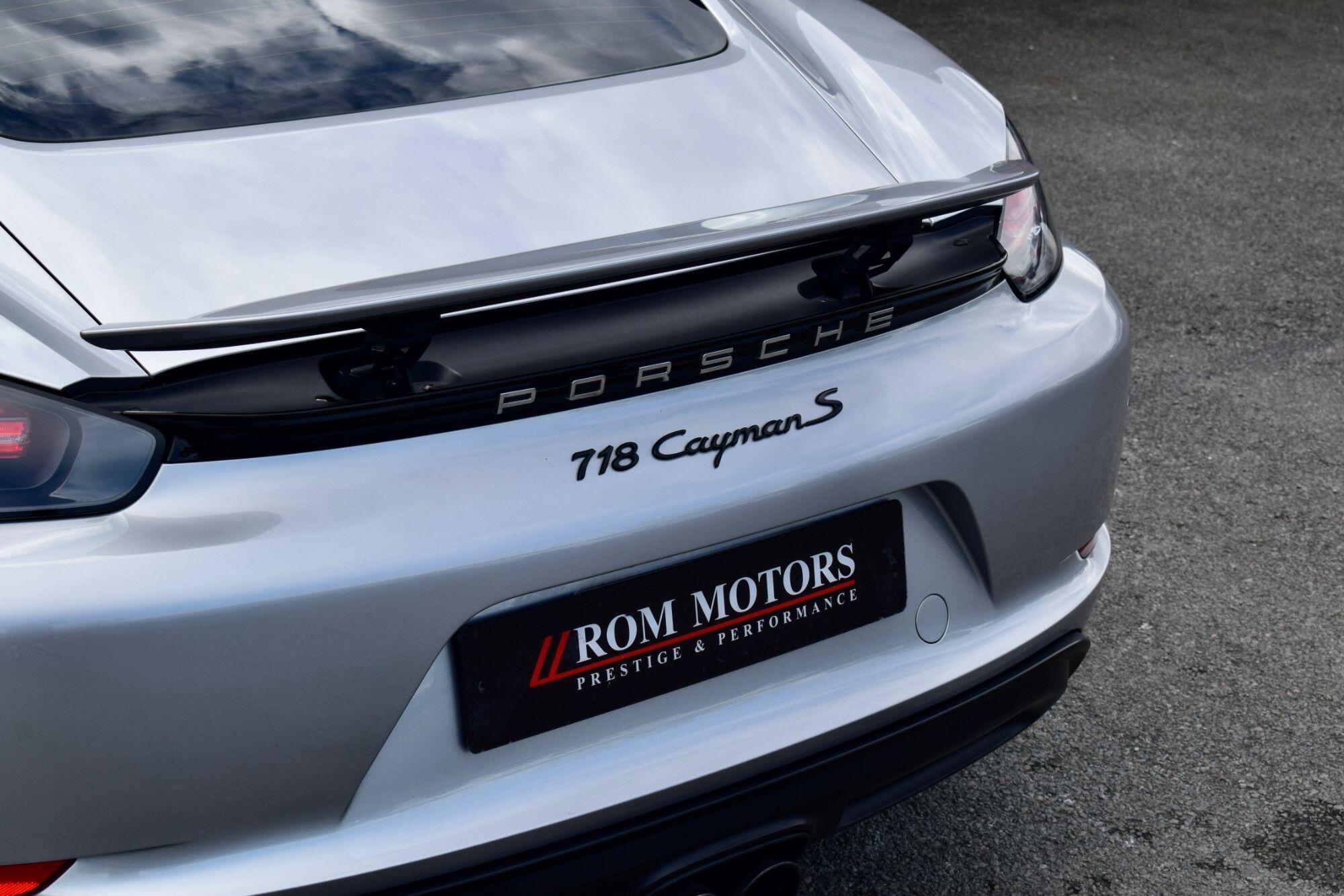 Porsche Cayman view 32