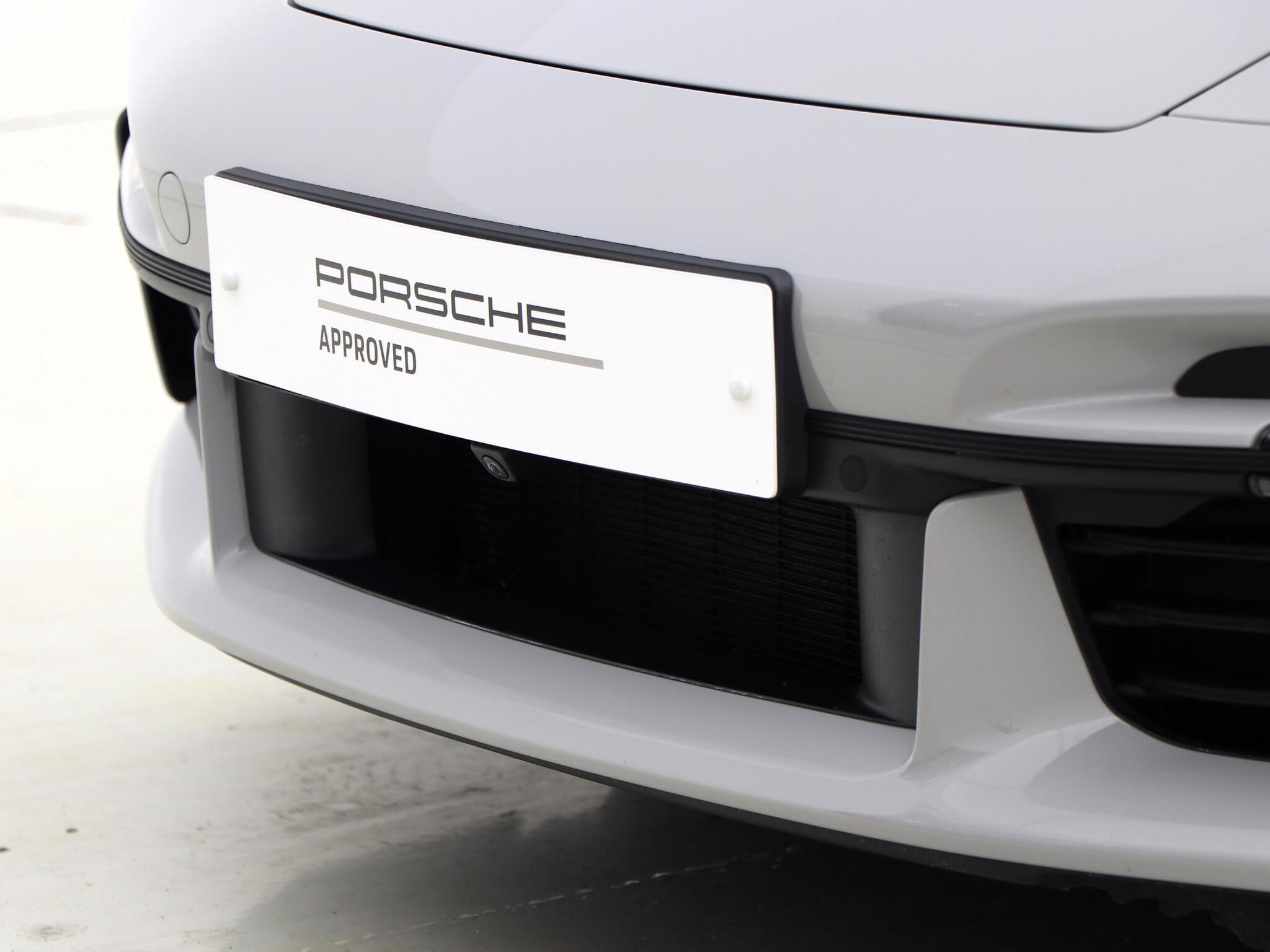 Porsche 911 view 17