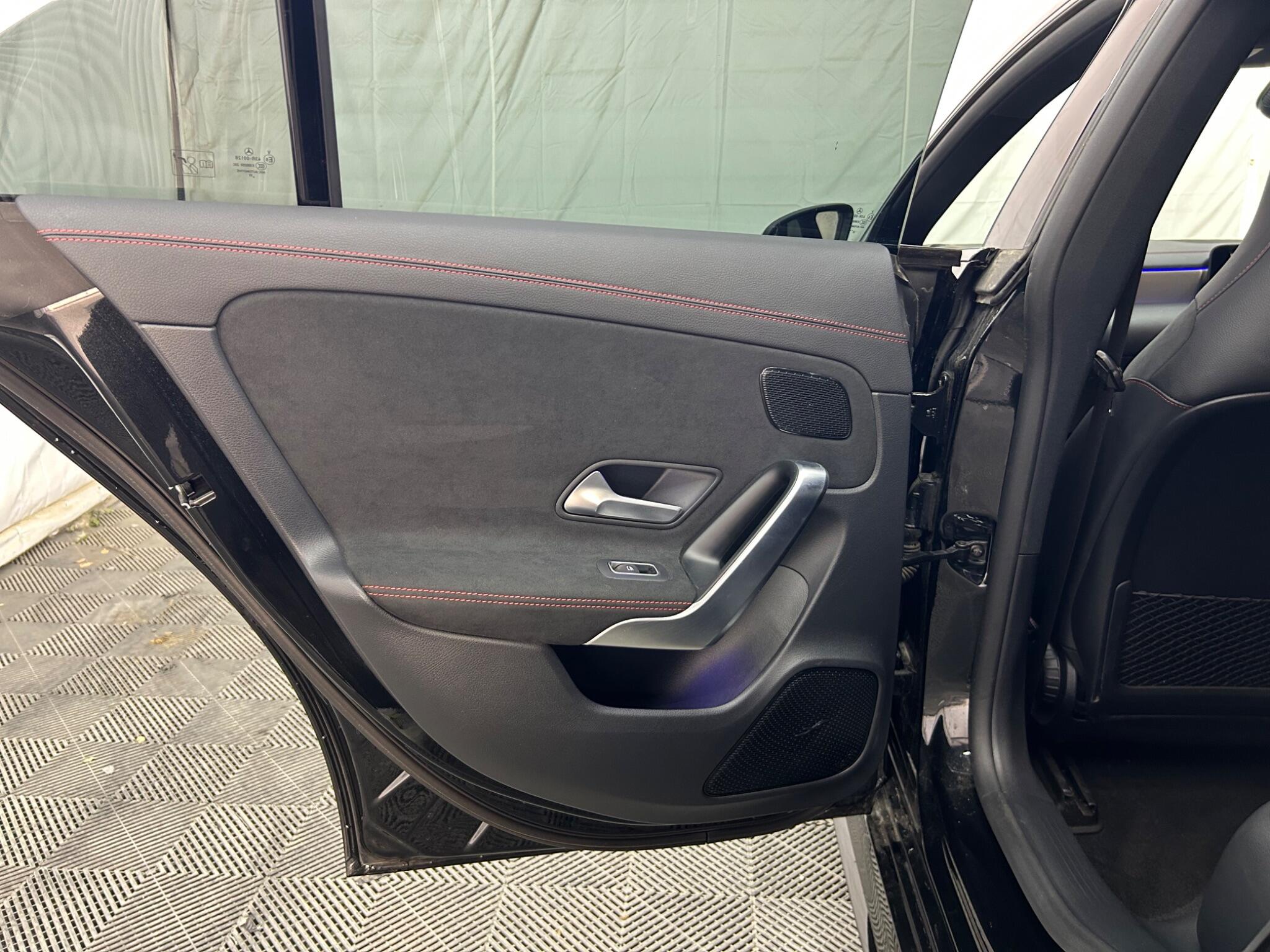 Mercedes-Benz Cla view 32