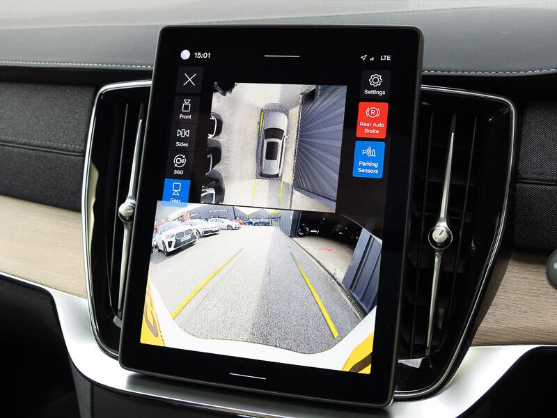 Volvo XC90 view 9