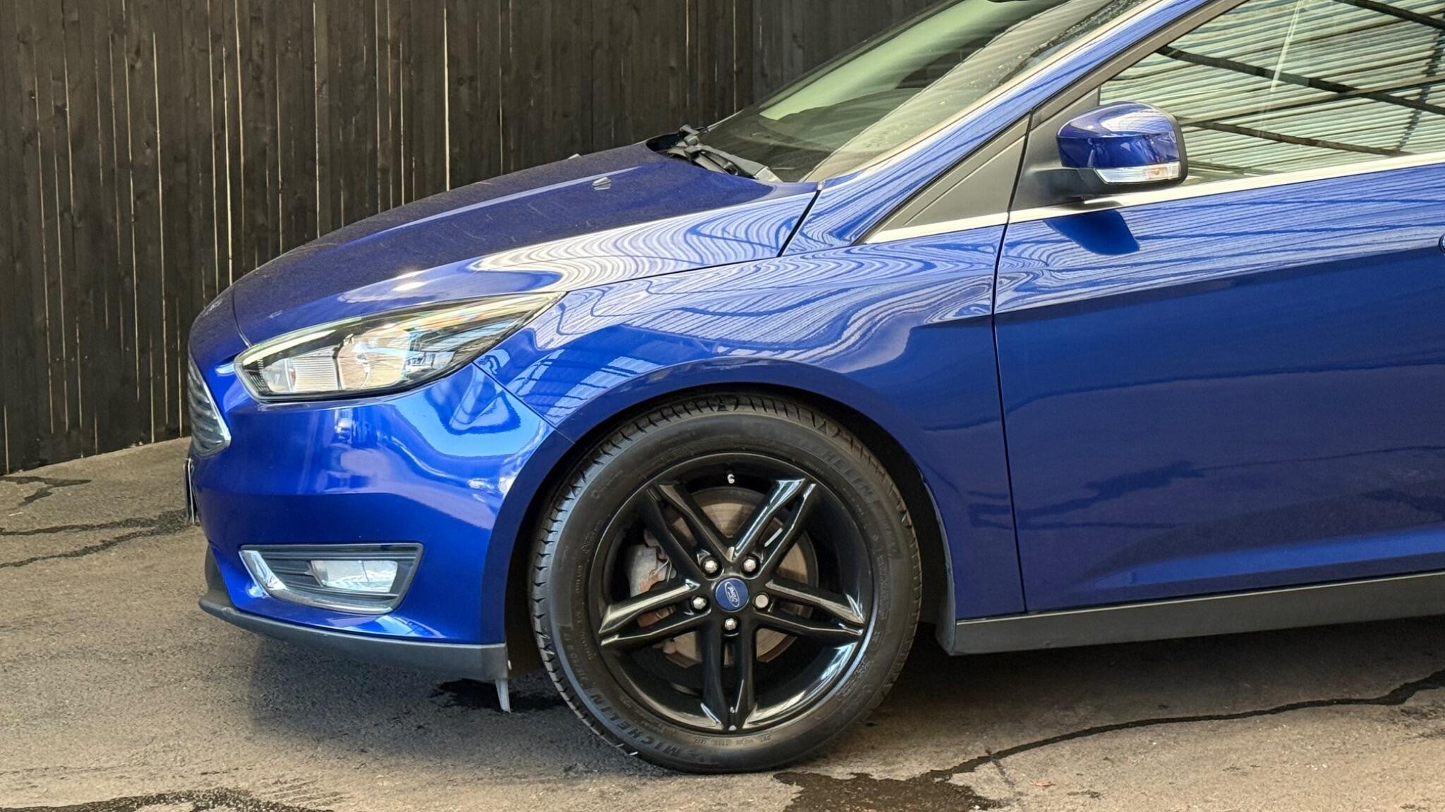 Ford Focus view 9