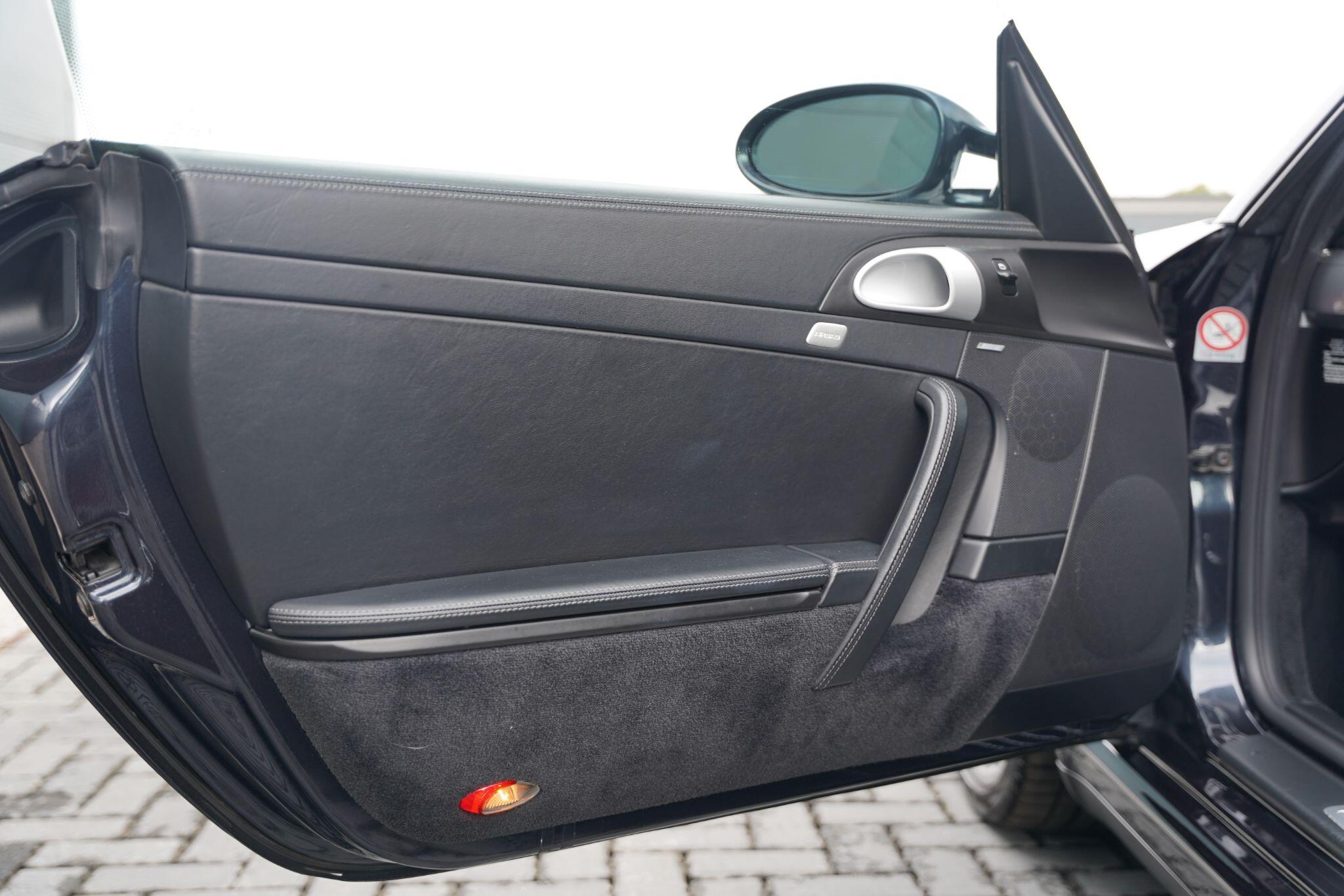 Porsche 911 view 15
