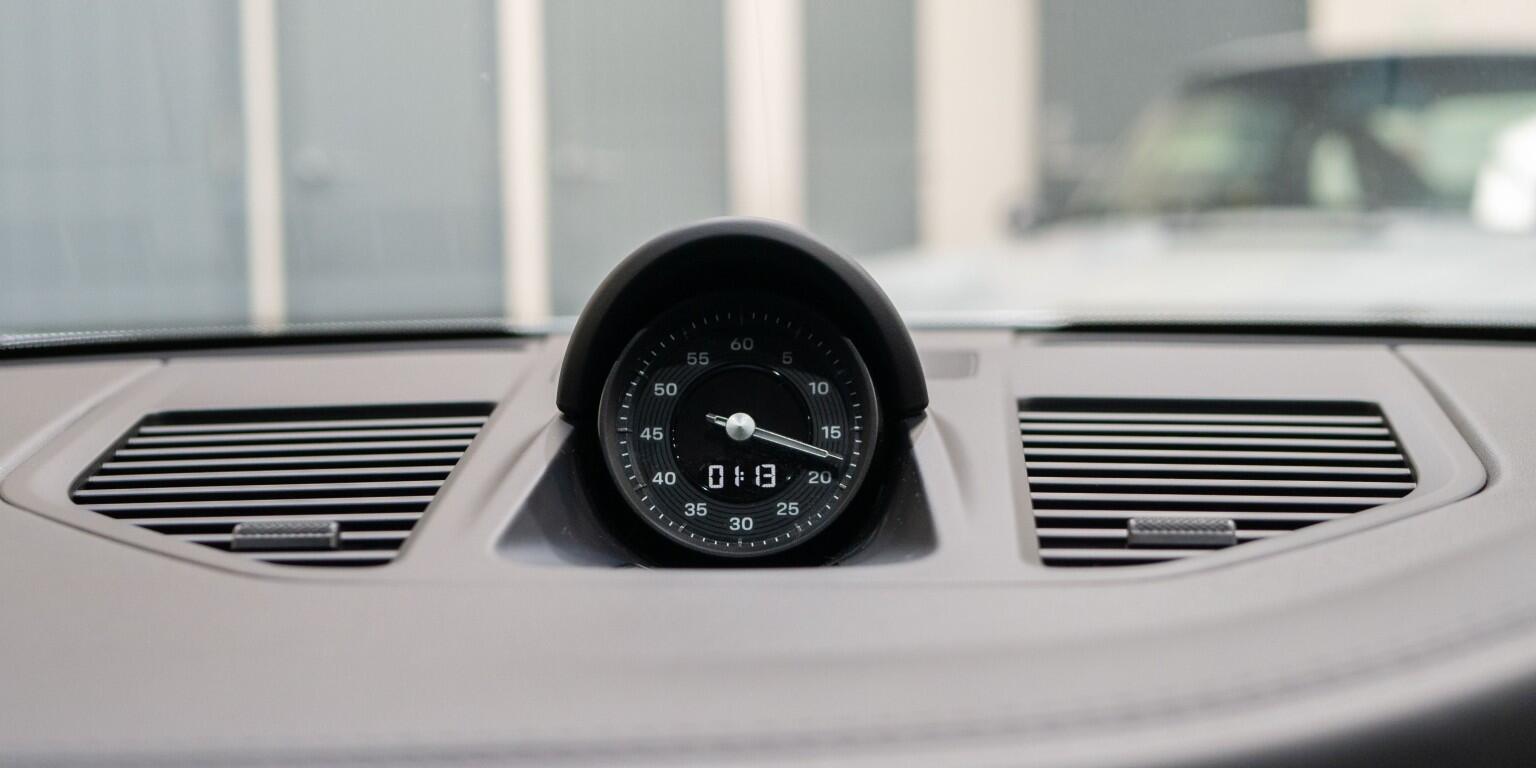 Porsche 911 view 33