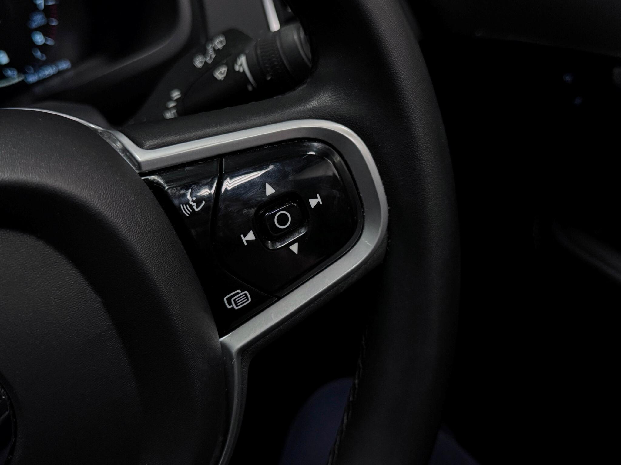 Volvo XC90 view 18