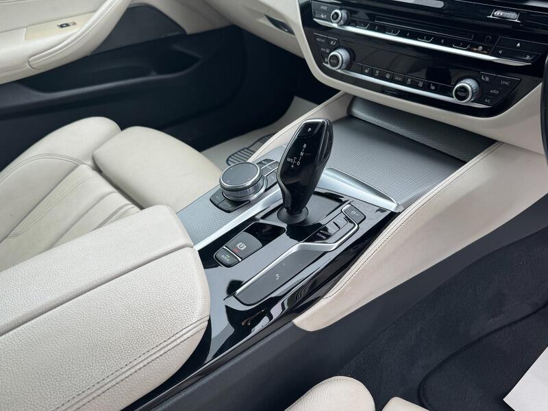 2017 BMW 5 Series image 32