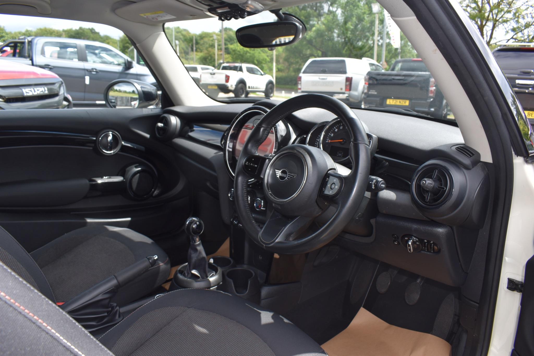 Hatch - 1.5 Cooper Classic Euro 6 (s/s) 3dr - Image 9