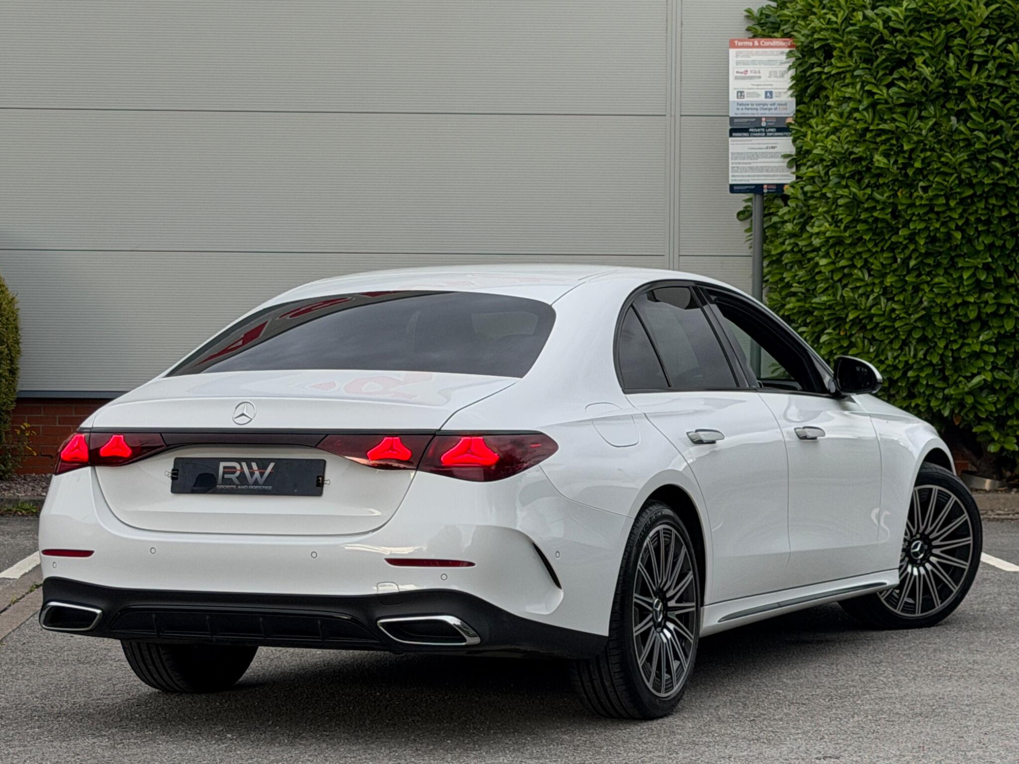 Mercedes-Benz E Class view 28