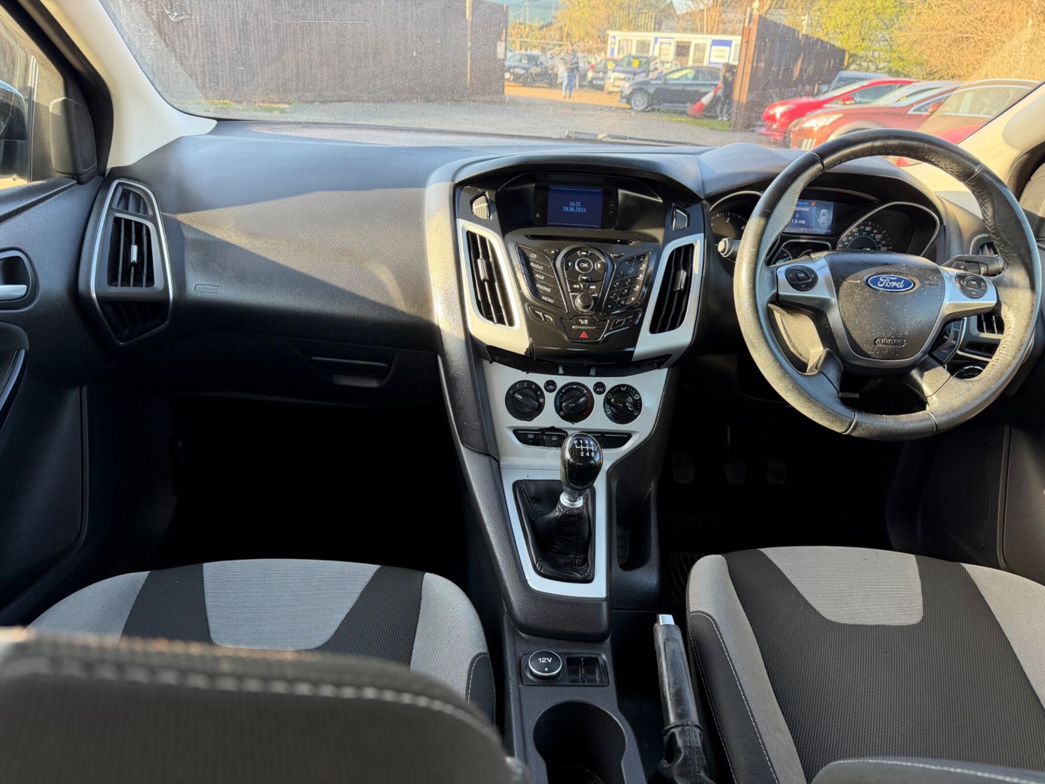 2012 Ford Focus 1.6 TDCi Zetec Euro 5 (s/s) 5dr image 15