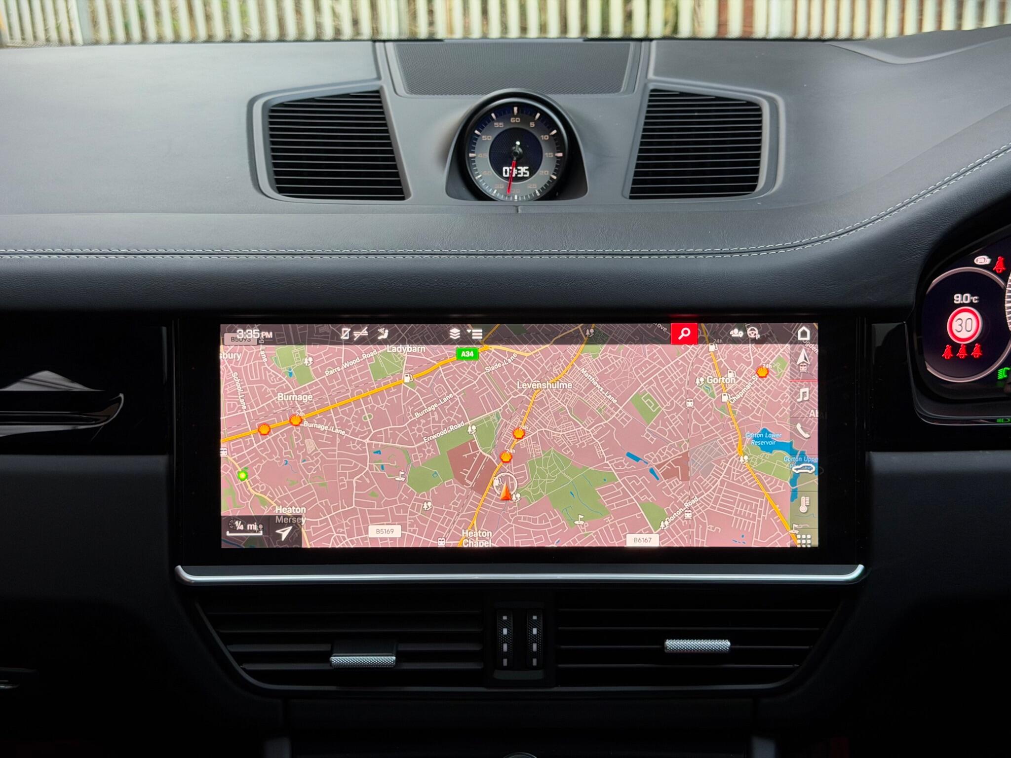 Porsche Cayenne view 56