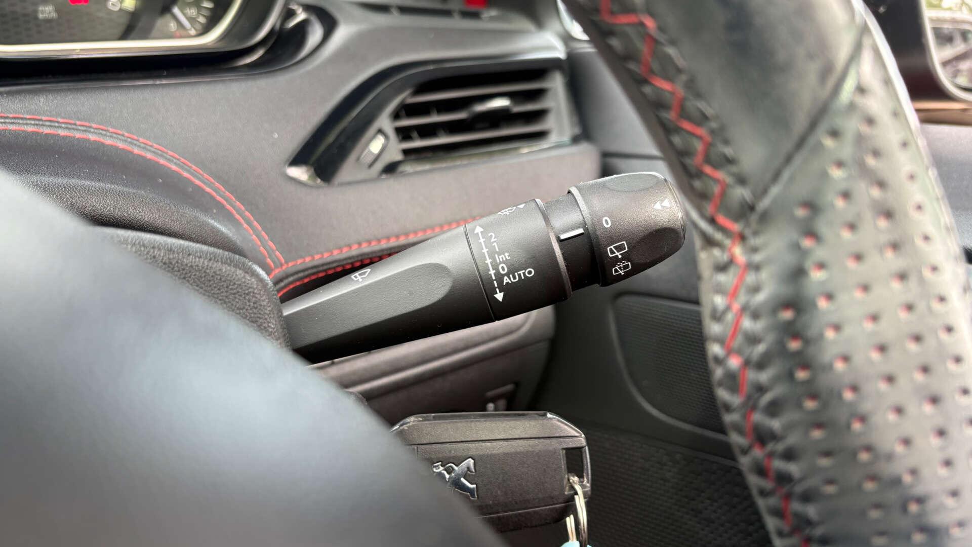 Peugeot 208 view 21